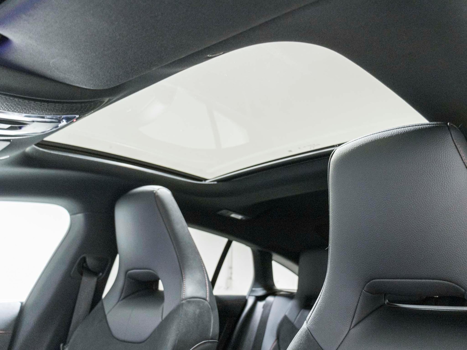 MERCEDES-BENZ CLA 250 4MATIC SB-image-8