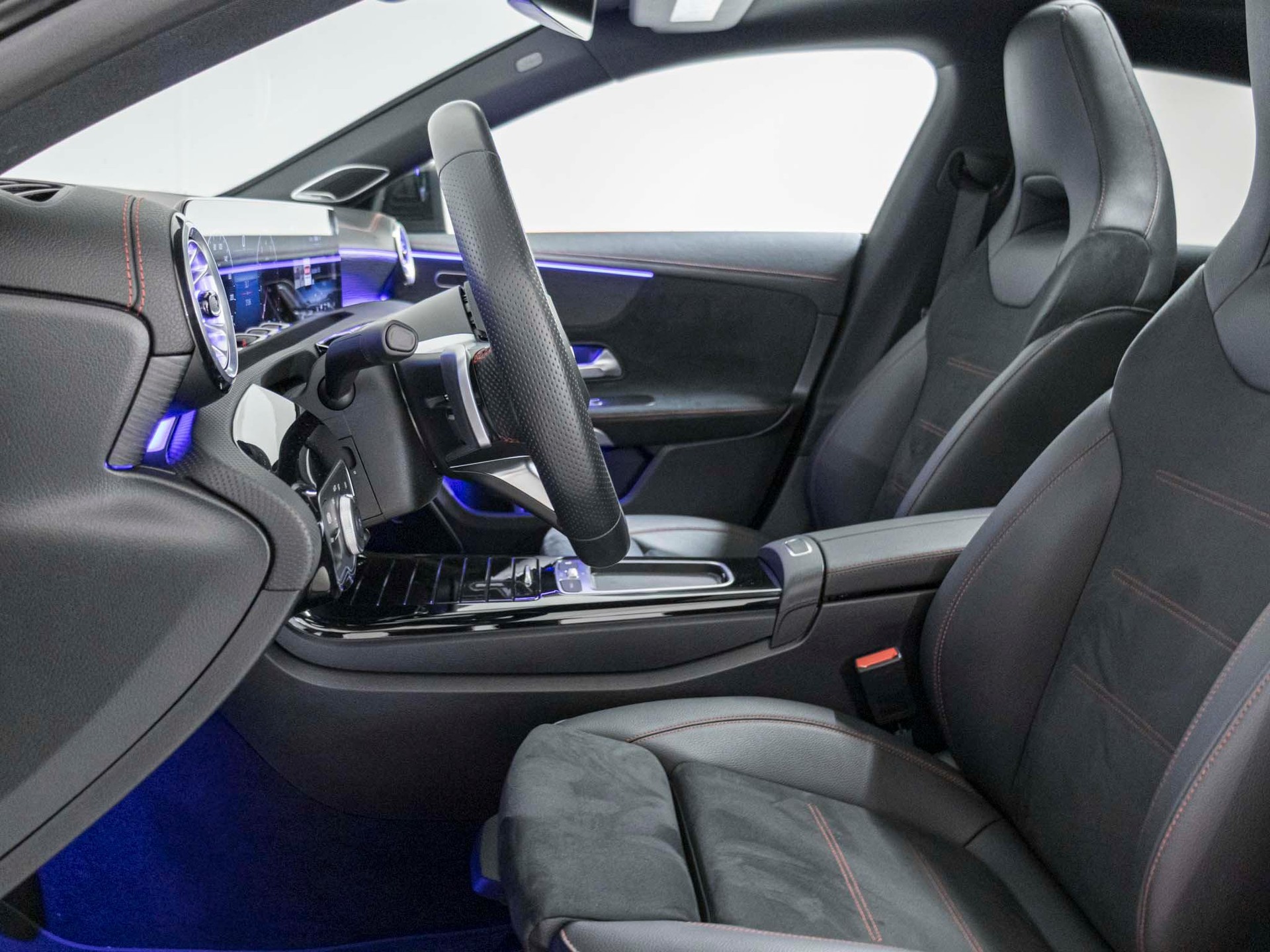 MERCEDES-BENZ CLA 250 4MATIC SB-image-6