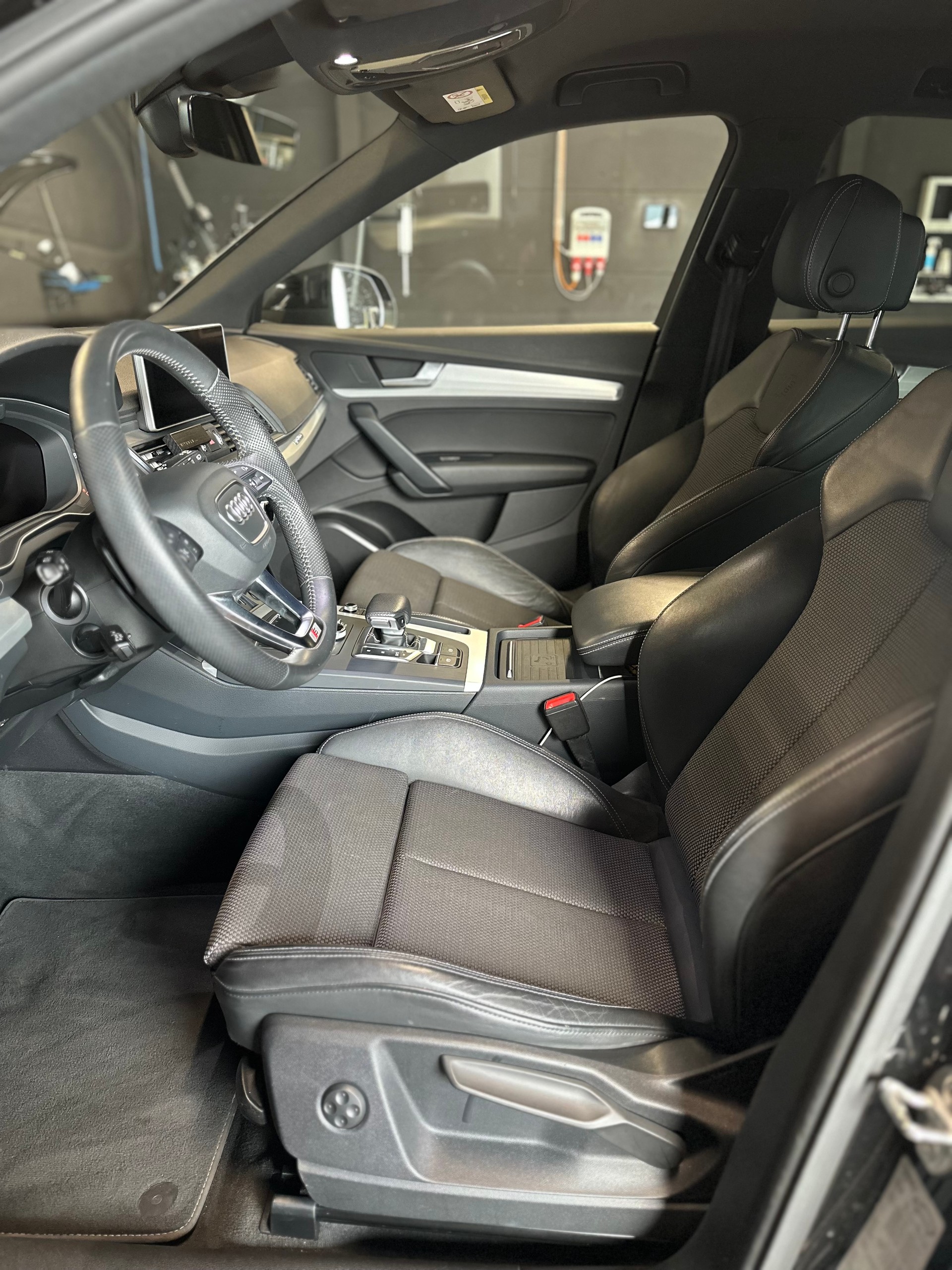 AUDI 2.0 40 TDI quattro S-Tronic-image-7