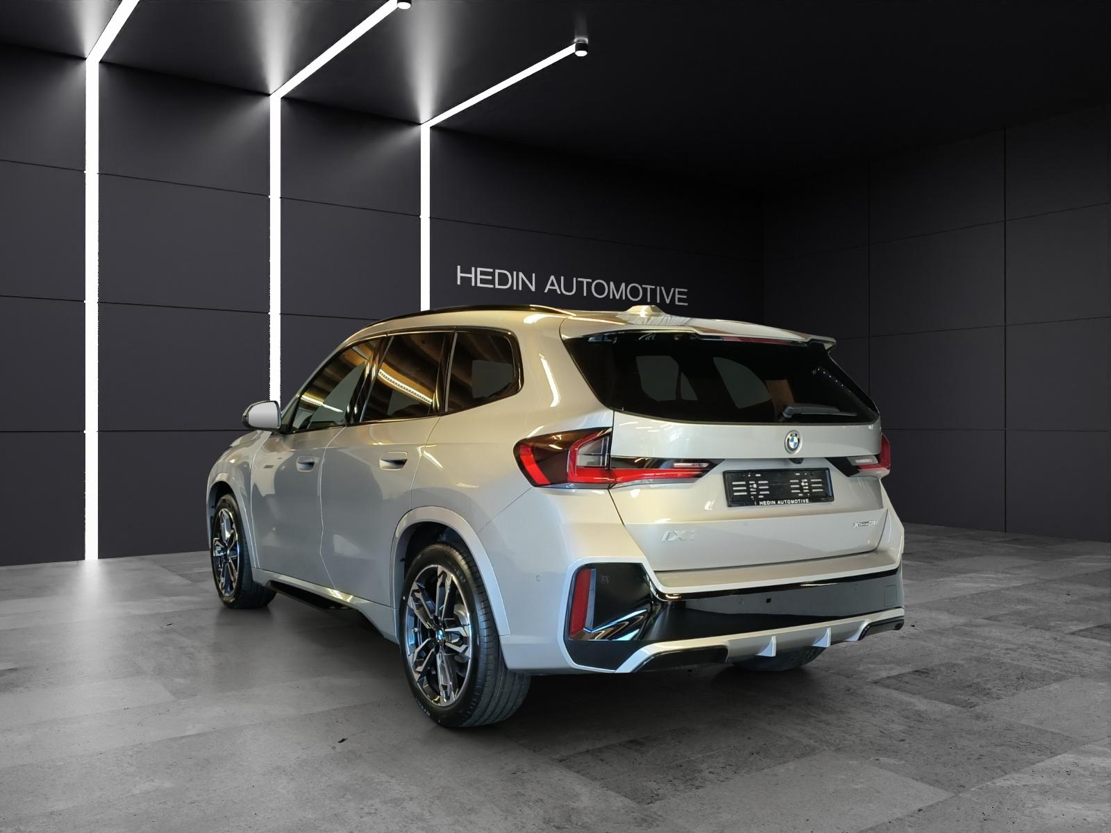 BMW iX1 30 xDrive-image-2