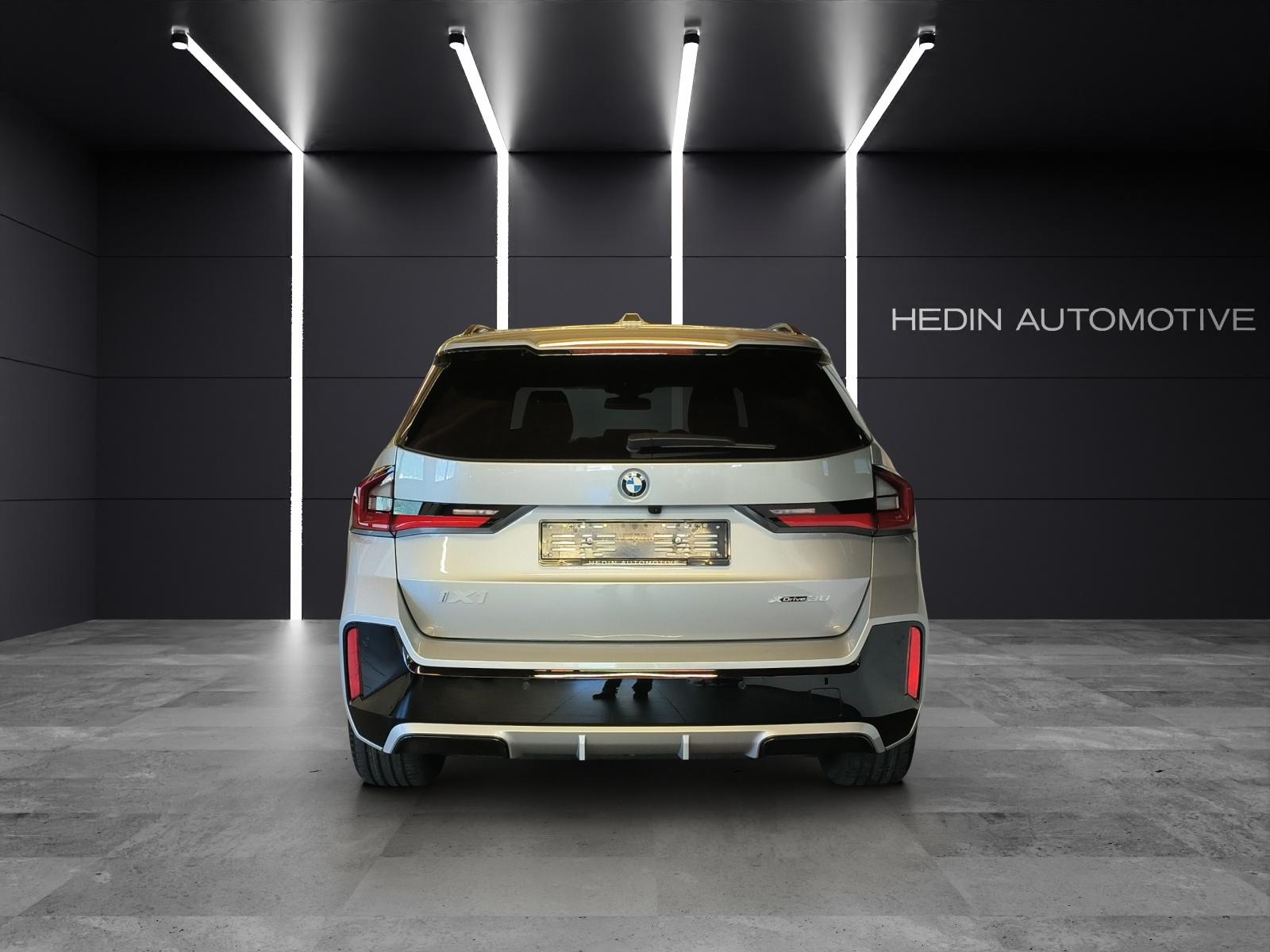 BMW iX1 30 xDrive-showroom-element-3