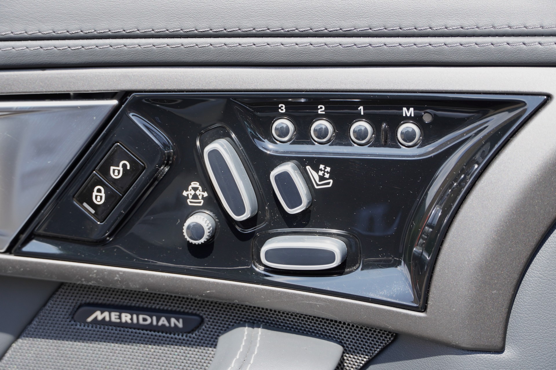 JAGUAR F-Type Convertible S 5.0 V8 S/C-image-10