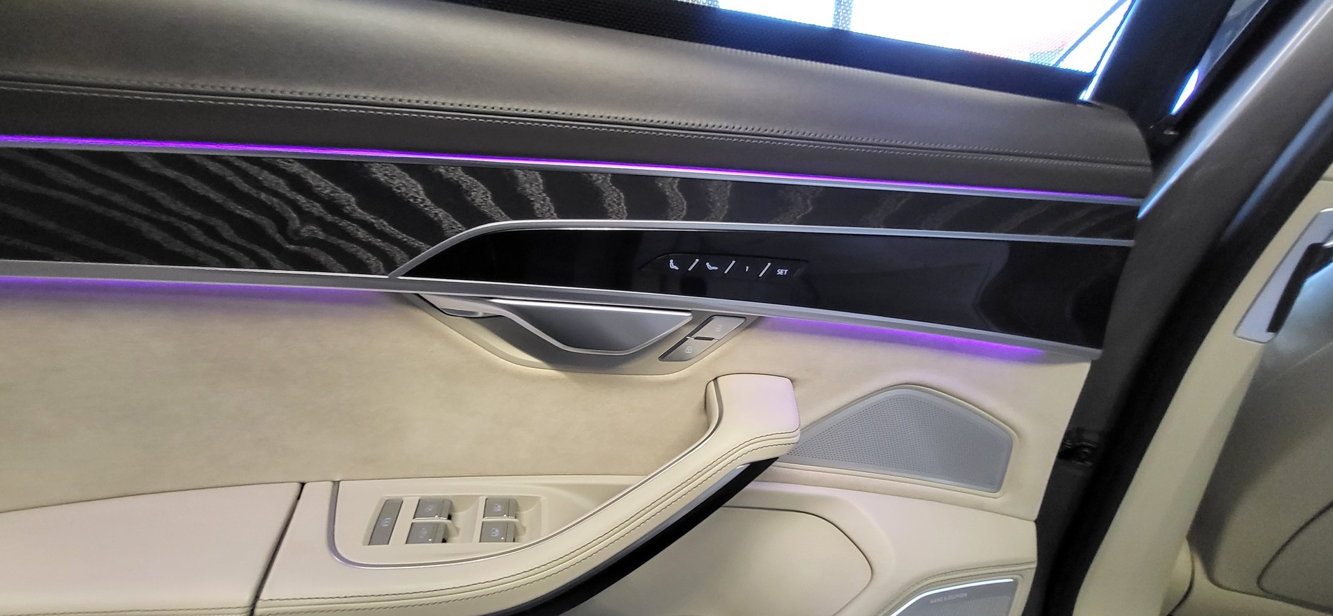 AUDI A8 55 TFSI quattro tiptronic-image-14