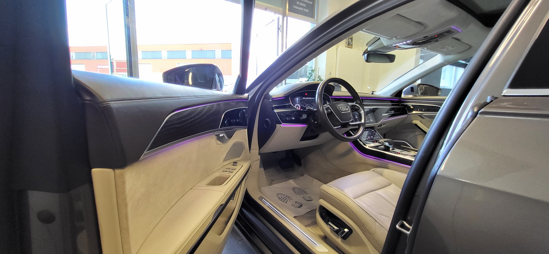 AUDI A8 55 TFSI quattro tiptronic-image-5