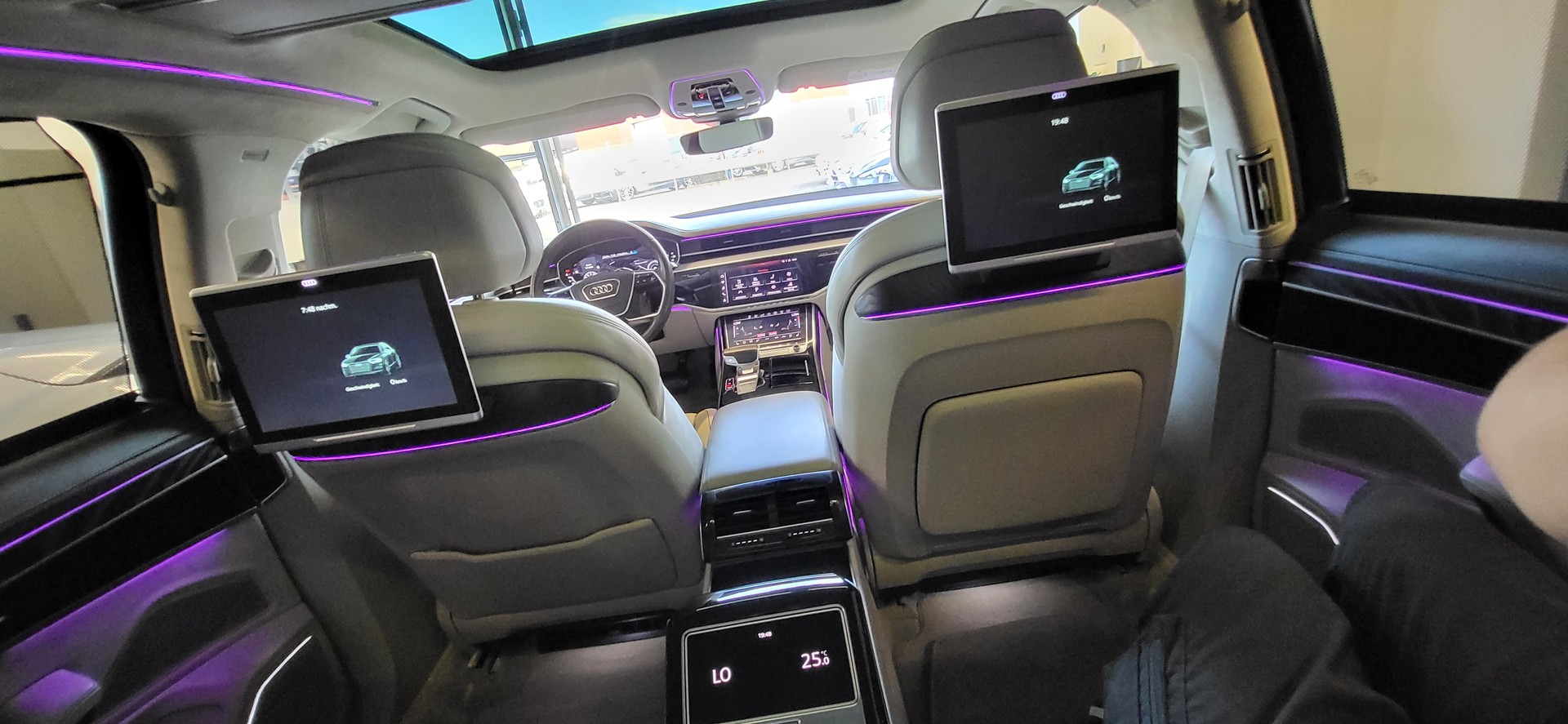 AUDI A8 55 TFSI quattro tiptronic-image-17