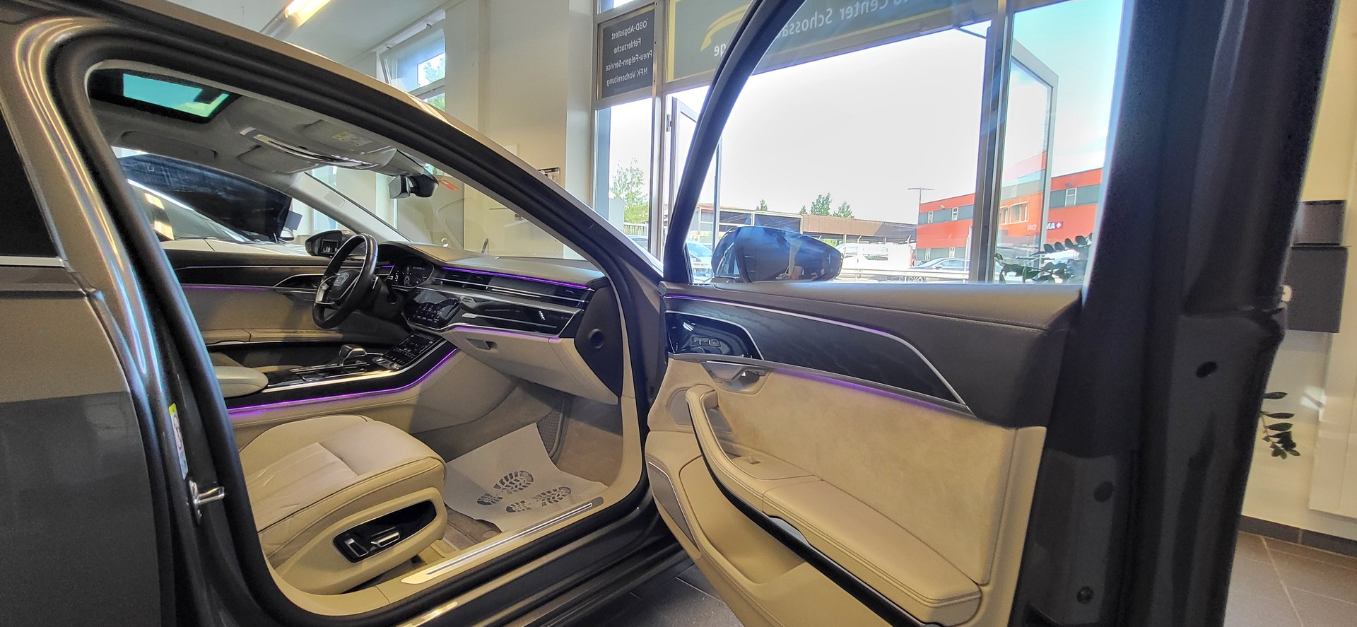 AUDI A8 55 TFSI quattro tiptronic-image-11