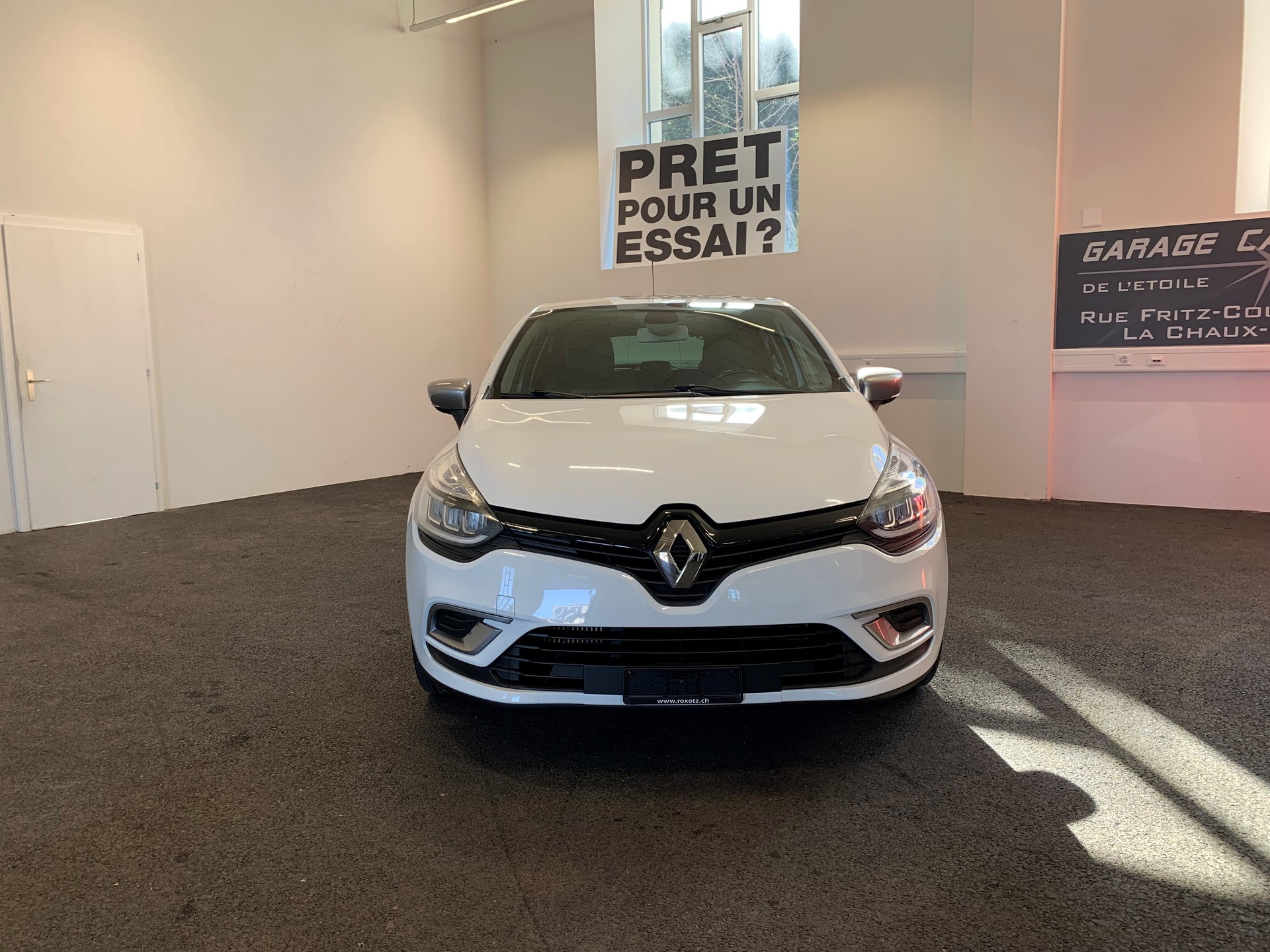 RENAULT Clio 1.2 16V T GT Line-image-1