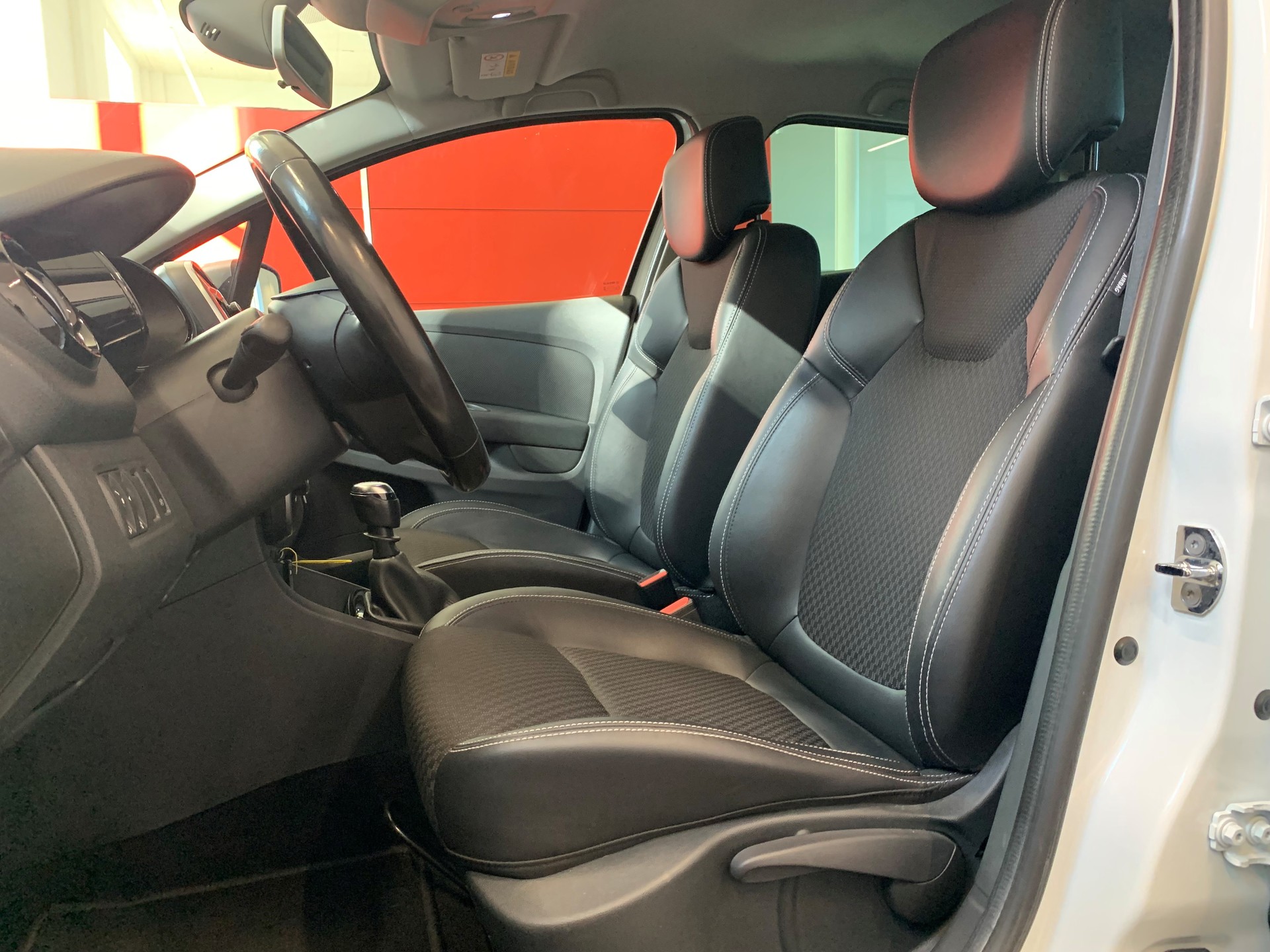RENAULT Clio 1.2 16V T GT Line-image-8