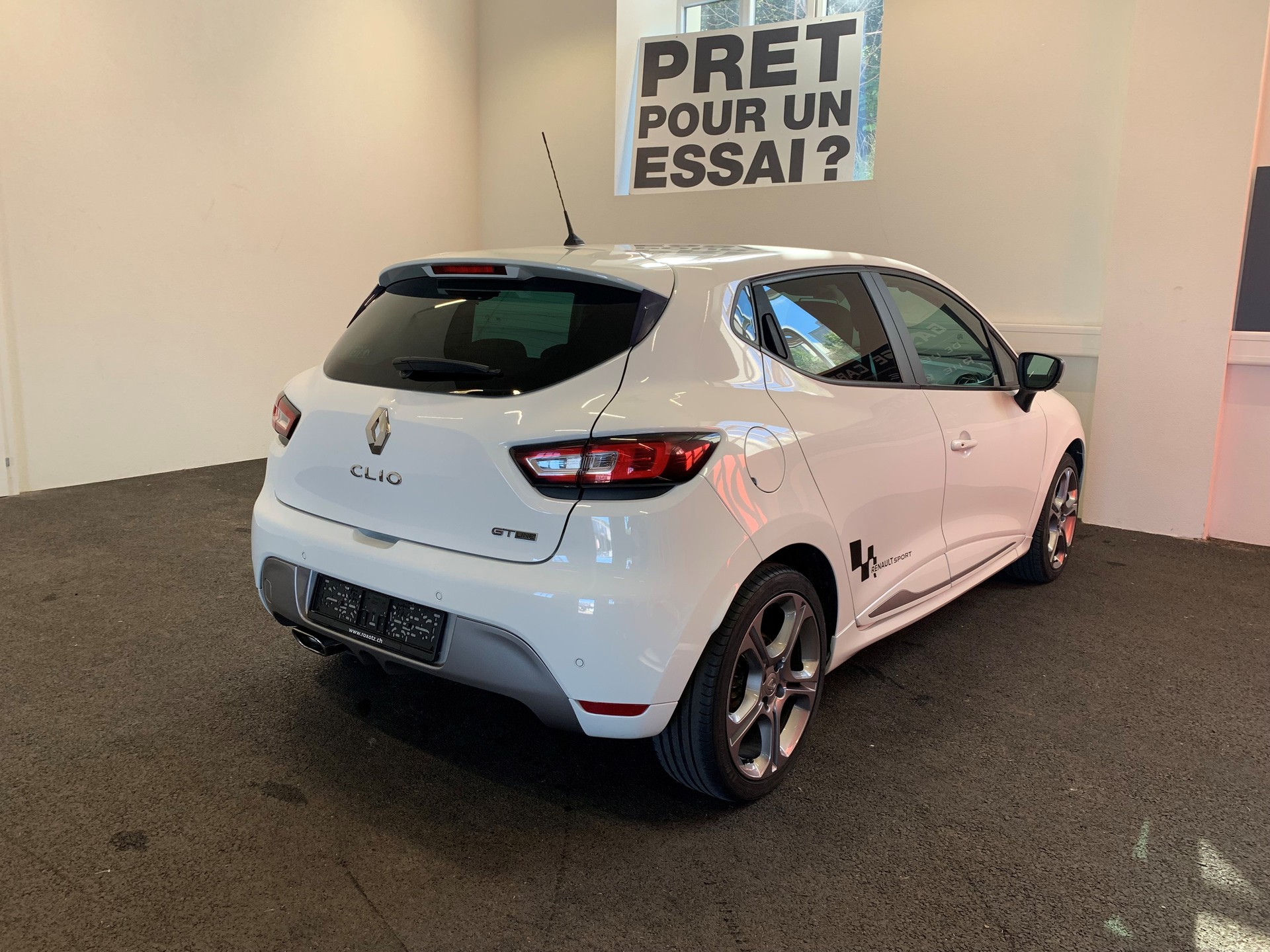 RENAULT Clio 1.2 16V T GT Line-image-5