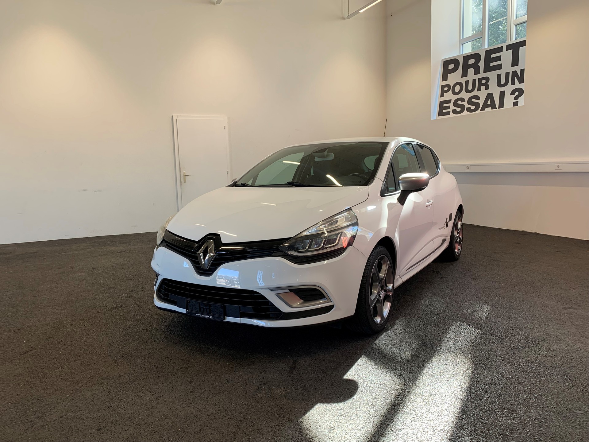 RENAULT Clio 1.2 16V T GT Line-image-0