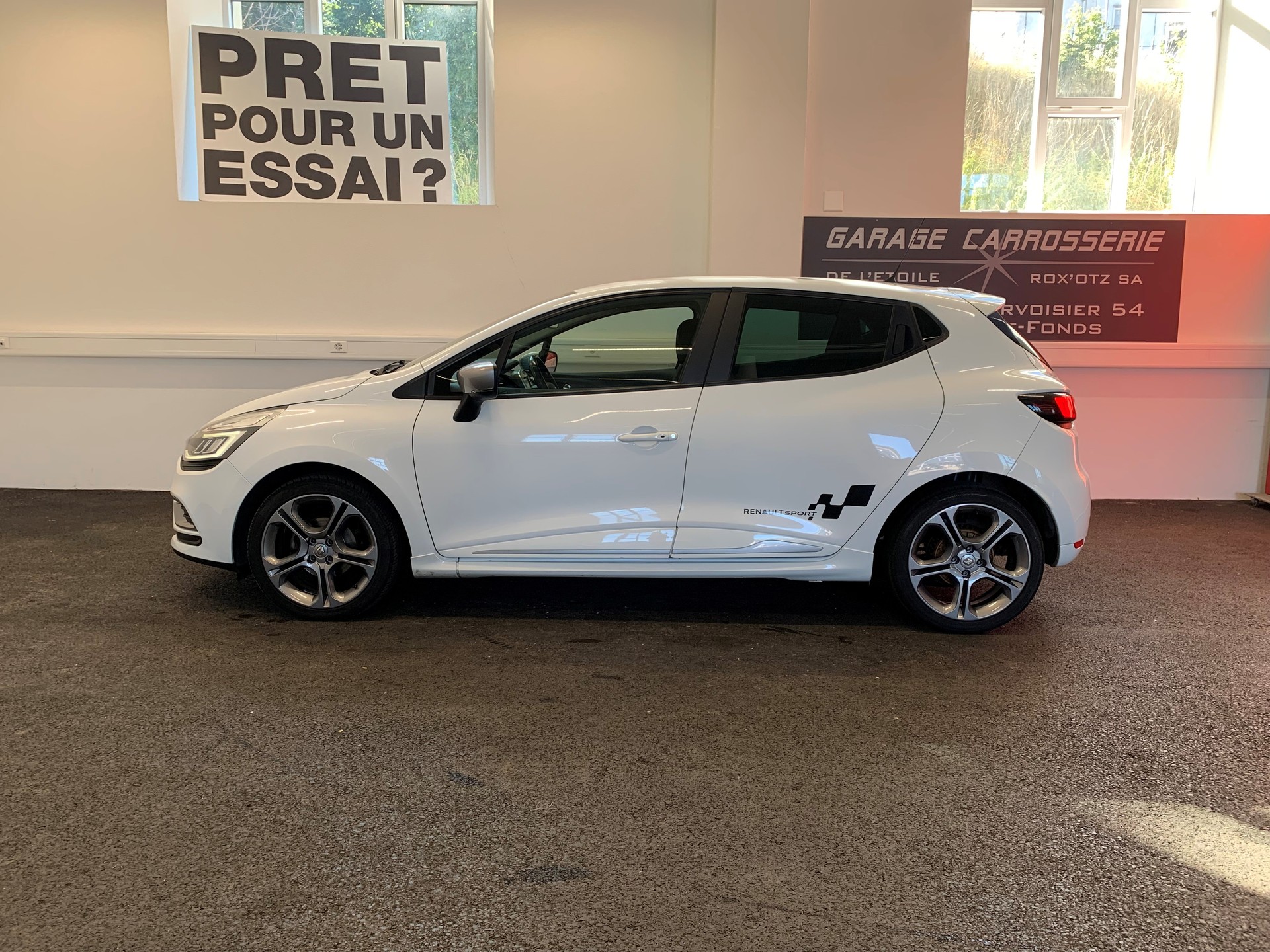 RENAULT Clio 1.2 16V T GT Line-image-4