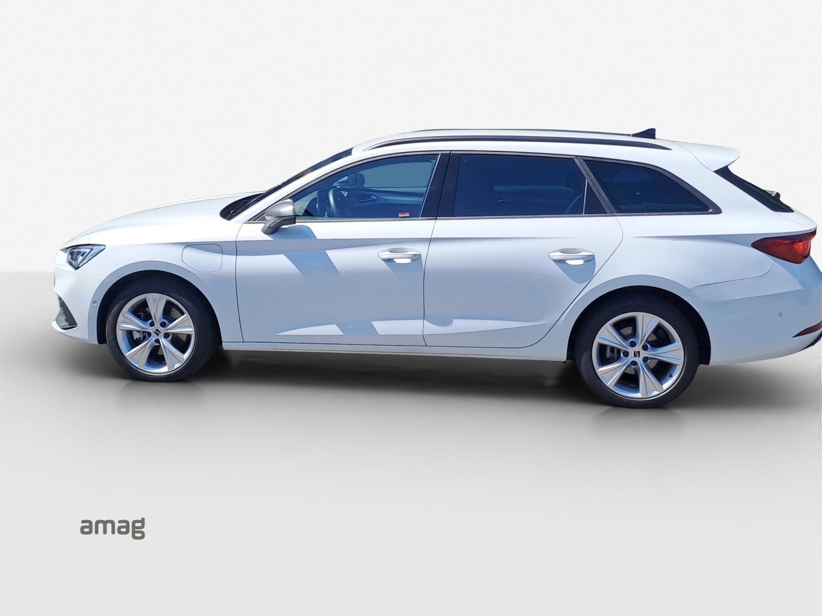 SEAT Leon ST 1.5 eHybrid pHEV DSG FR-image-1