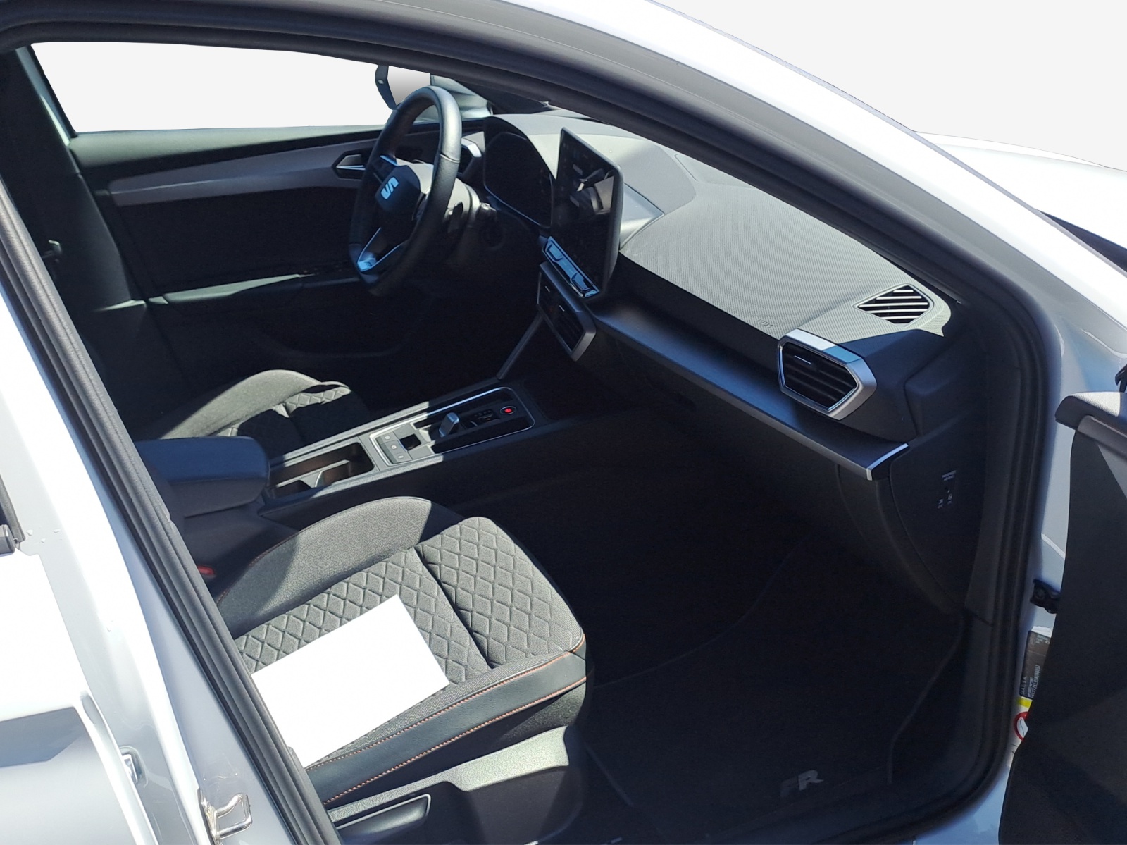 SEAT Leon ST 1.5 eHybrid pHEV DSG FR-image-14