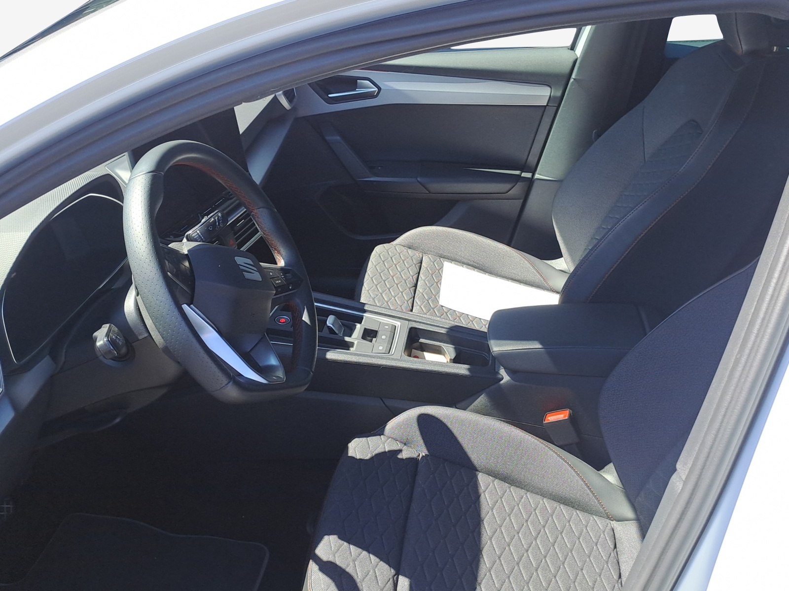 SEAT Leon ST 1.5 eHybrid pHEV DSG FR-image-8