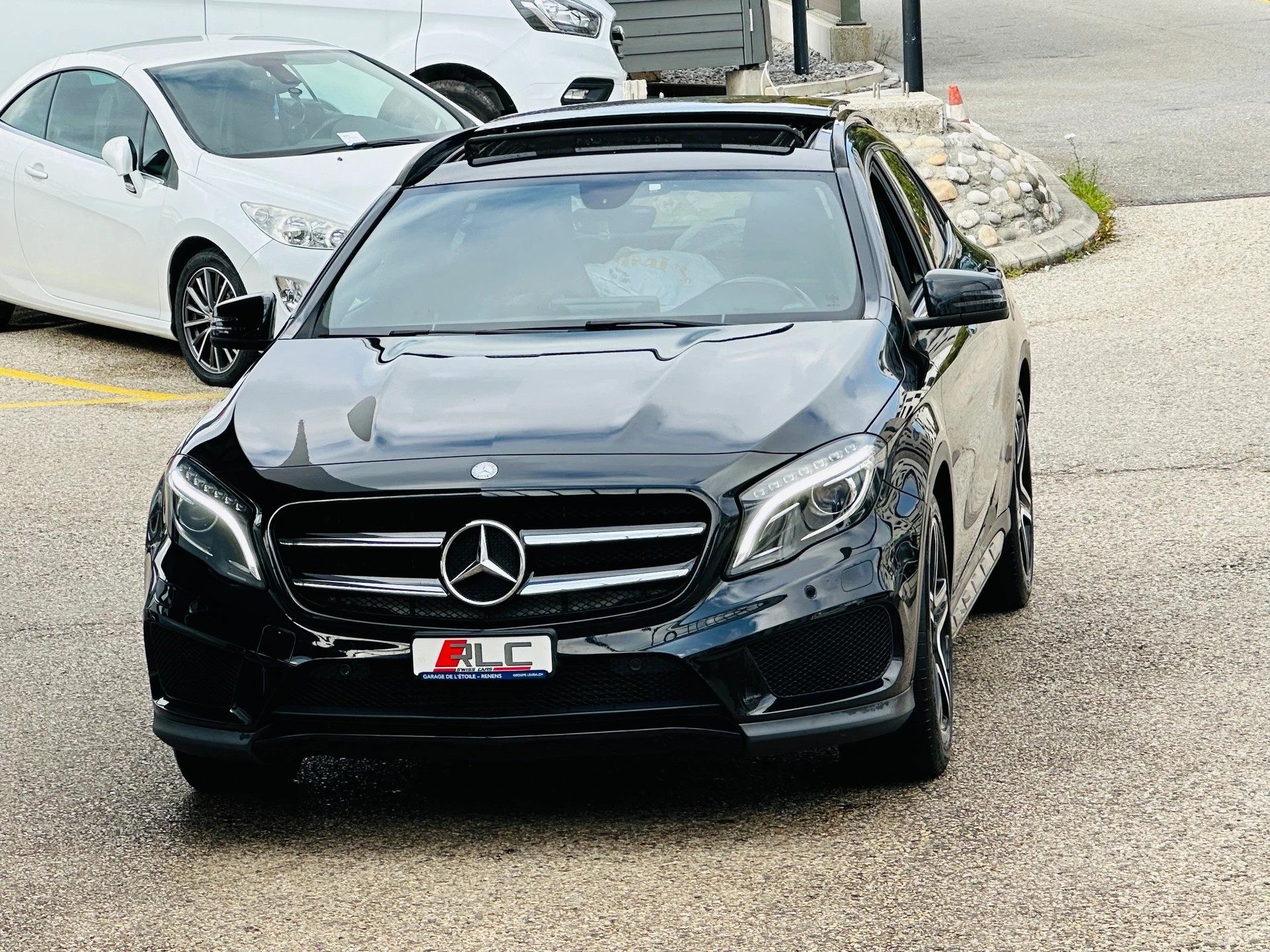 MERCEDES-BENZ GLA 250 AMG Line 4Matic 7G-DCT-showroom-element-3