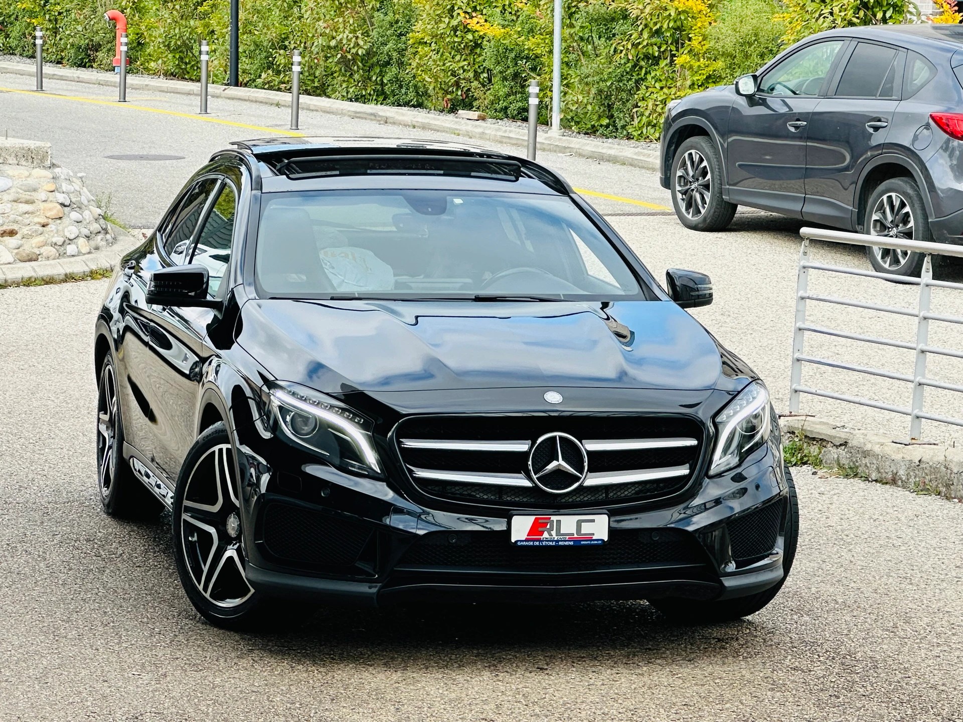 MERCEDES-BENZ GLA 250 AMG Line 4Matic 7G-DCT-showroom-element-1