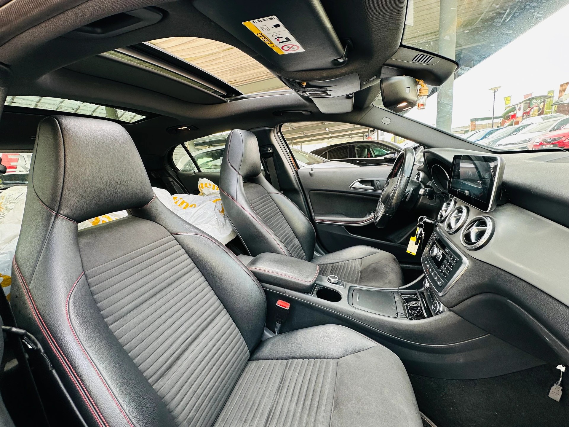 MERCEDES-BENZ GLA 250 AMG Line 4Matic 7G-DCT-image-8