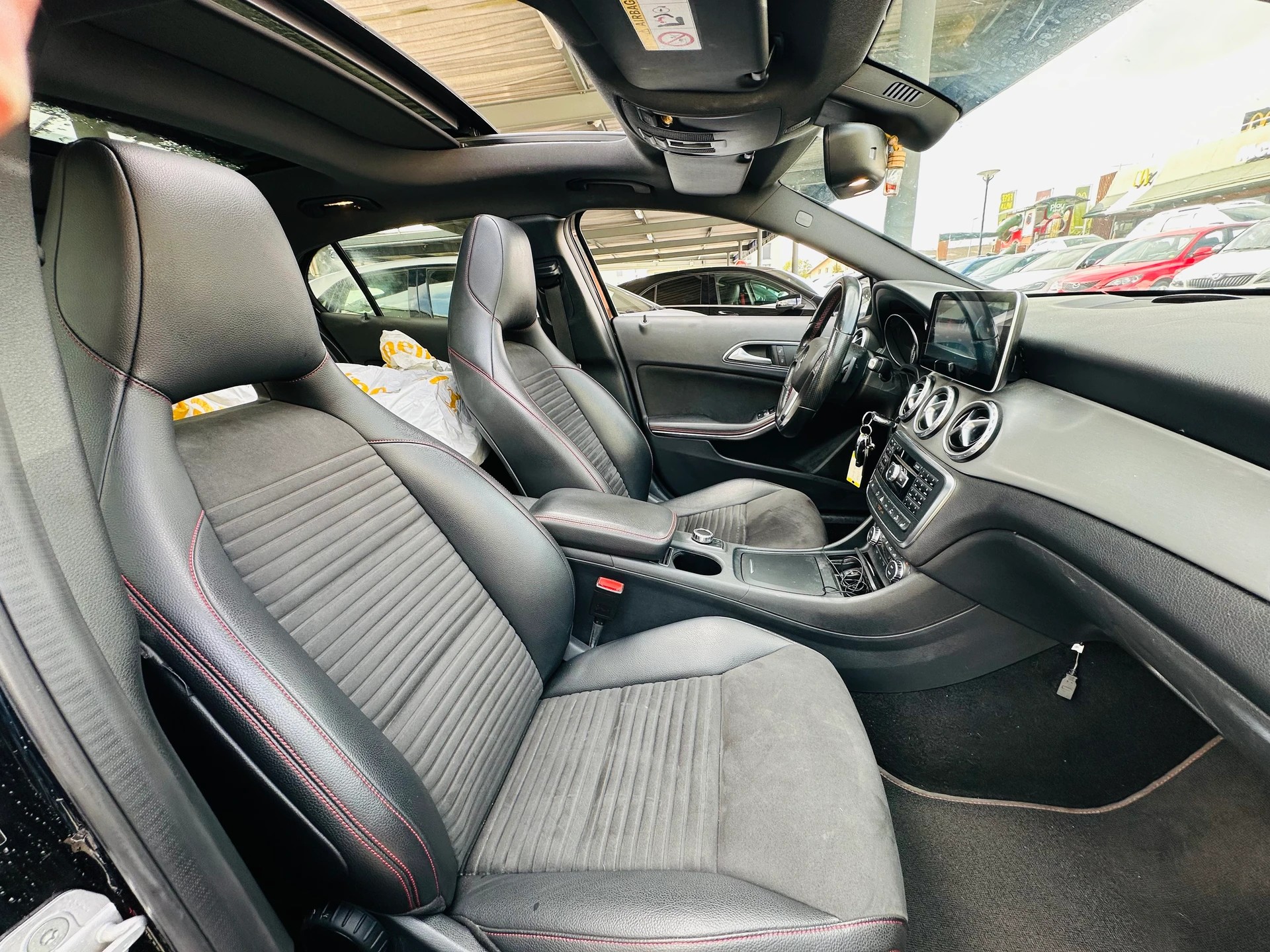 MERCEDES-BENZ GLA 250 AMG Line 4Matic 7G-DCT-image-9