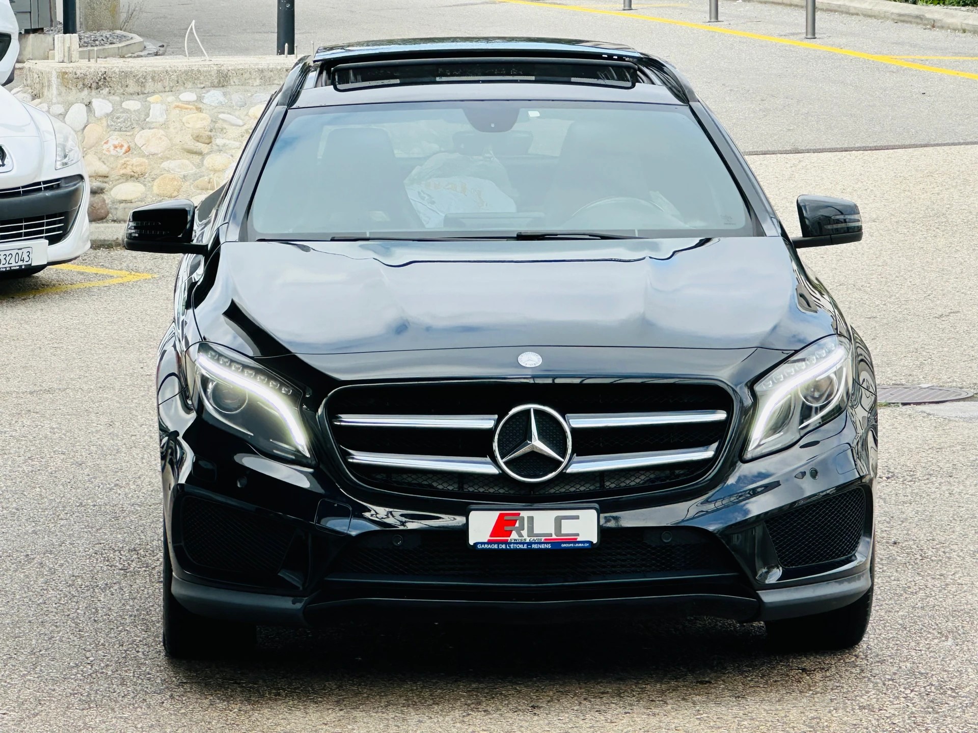 MERCEDES-BENZ GLA 250 AMG Line 4Matic 7G-DCT-image-4