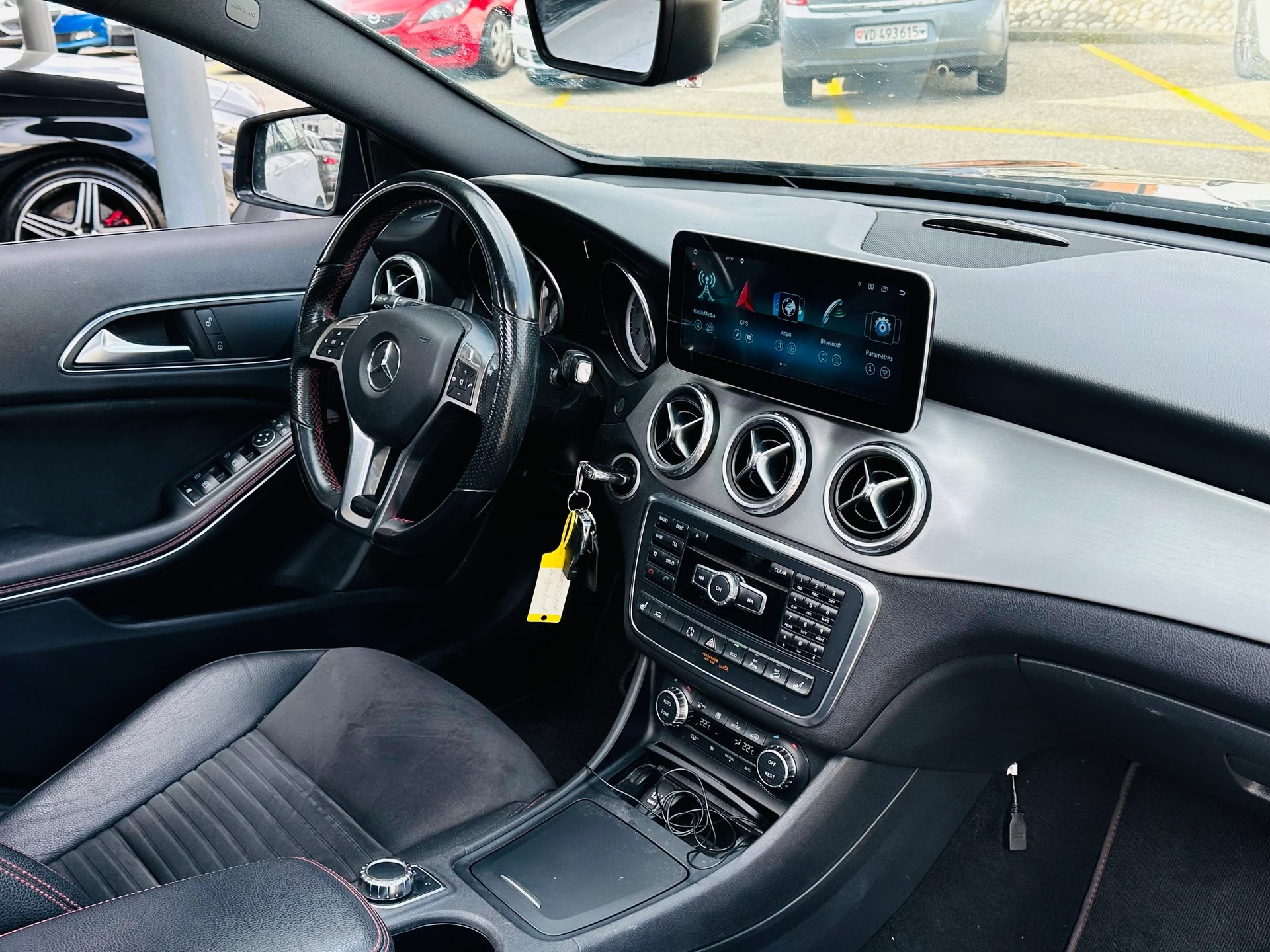 MERCEDES-BENZ GLA 250 AMG Line 4Matic 7G-DCT-image-11