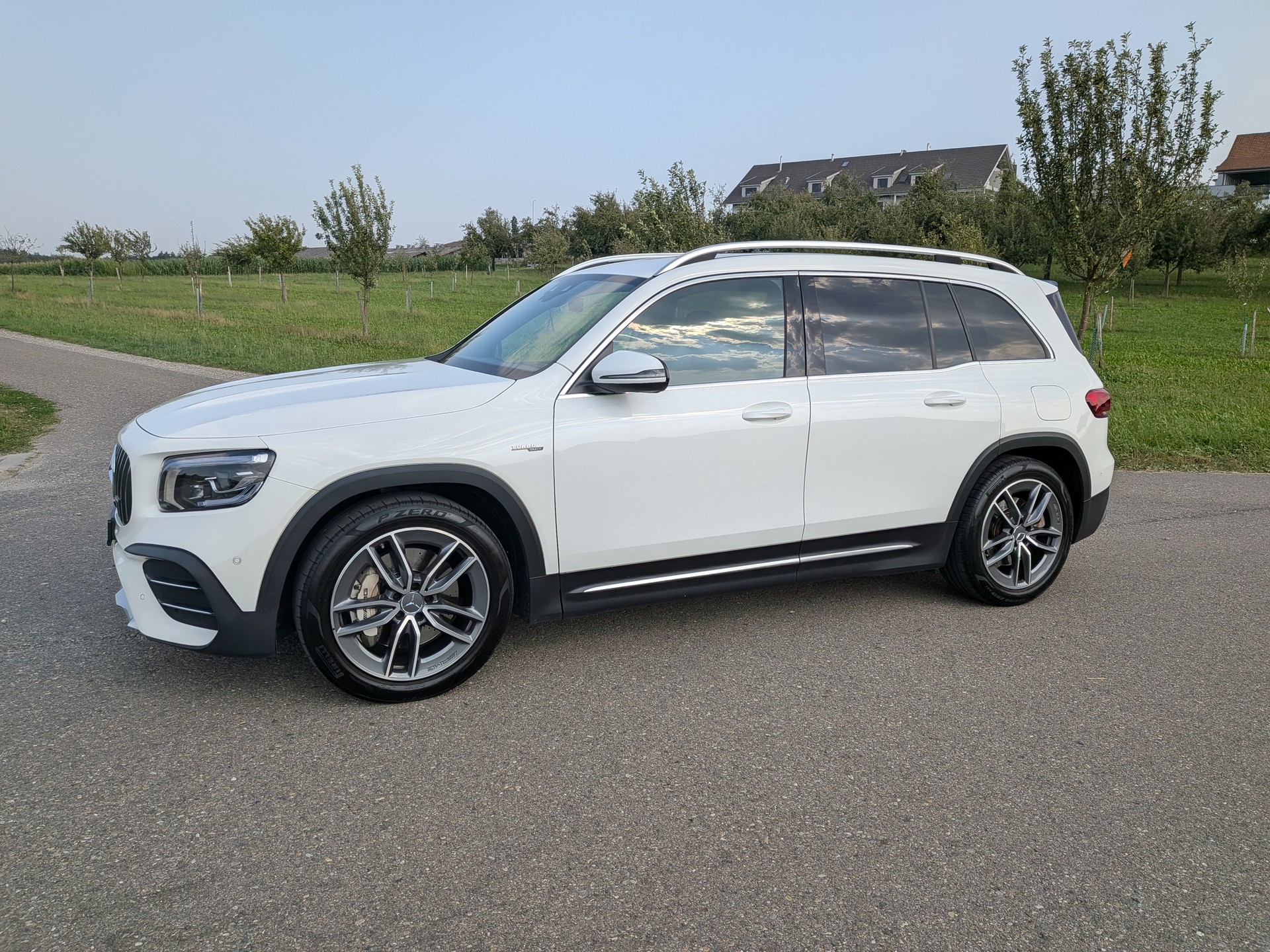 MERCEDES-BENZ GLB 35 AMG 4Matic 8G-Tronic-image-2