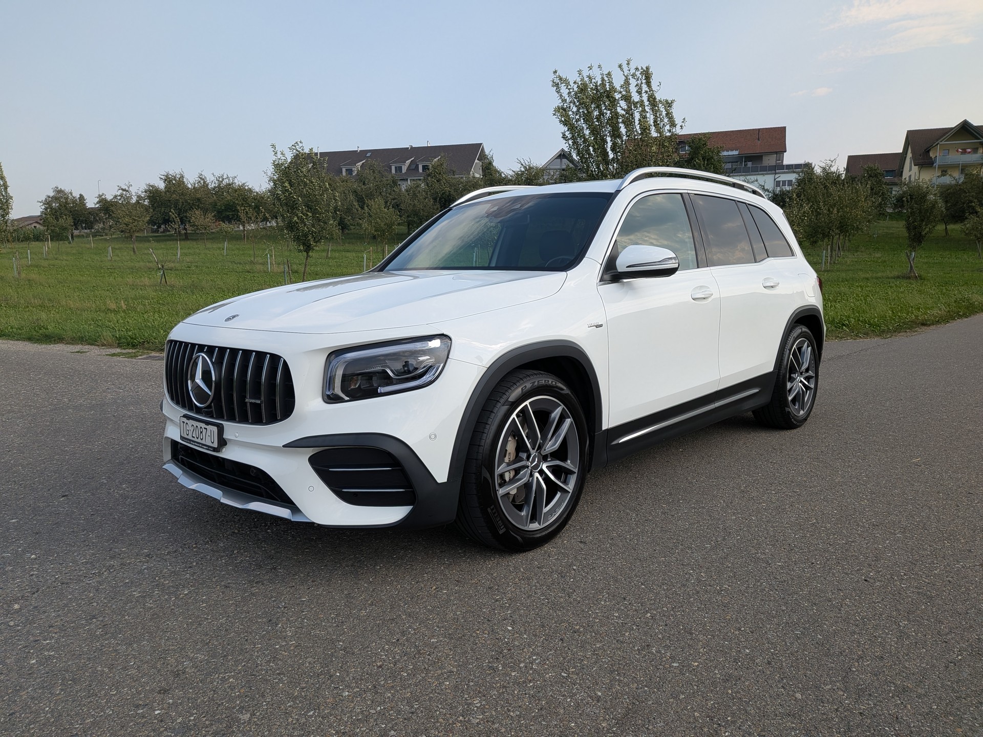 MERCEDES-BENZ GLB 35 AMG 4Matic 8G-Tronic-image-4
