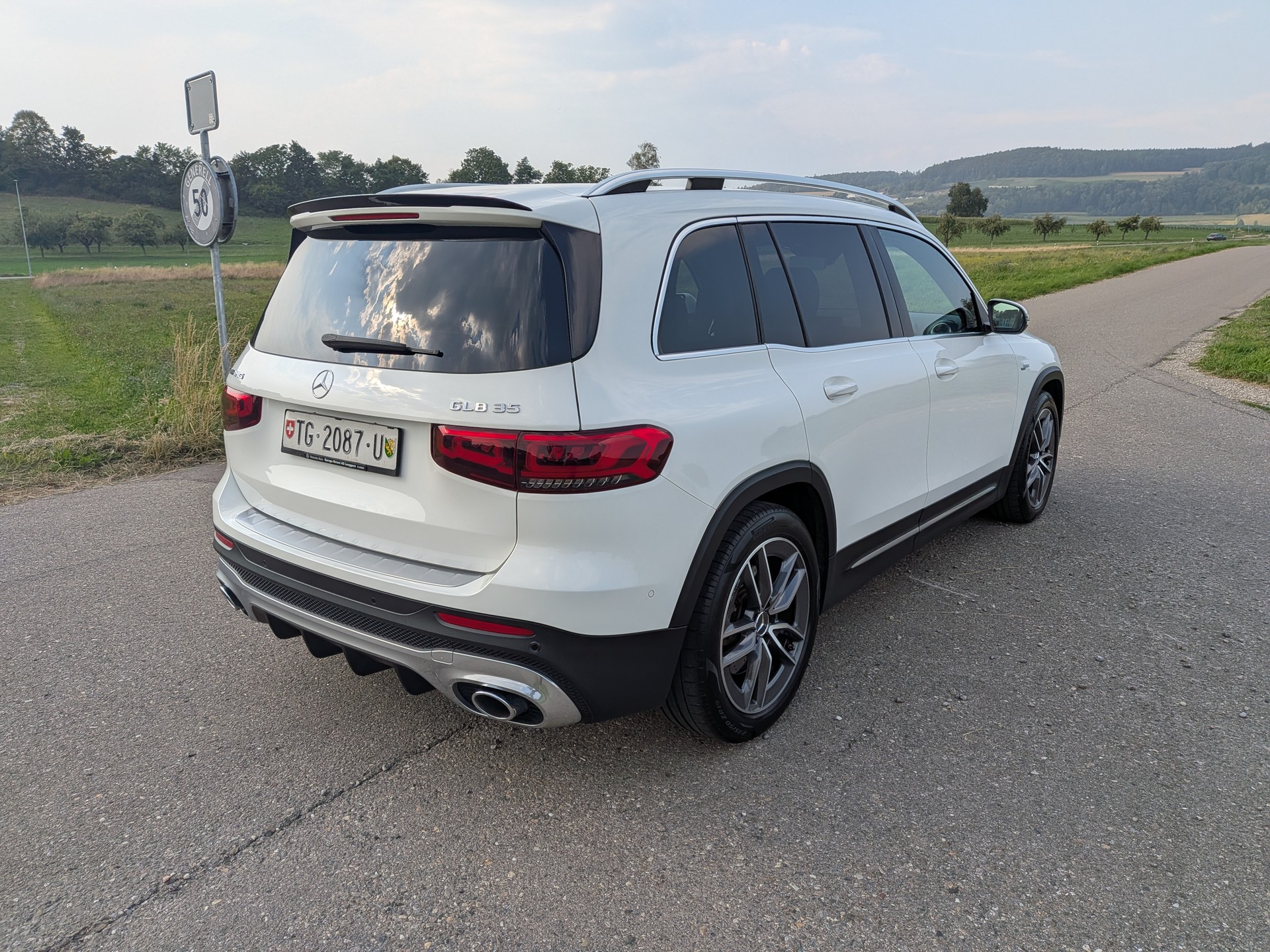 MERCEDES-BENZ GLB 35 AMG 4Matic 8G-Tronic-image-10