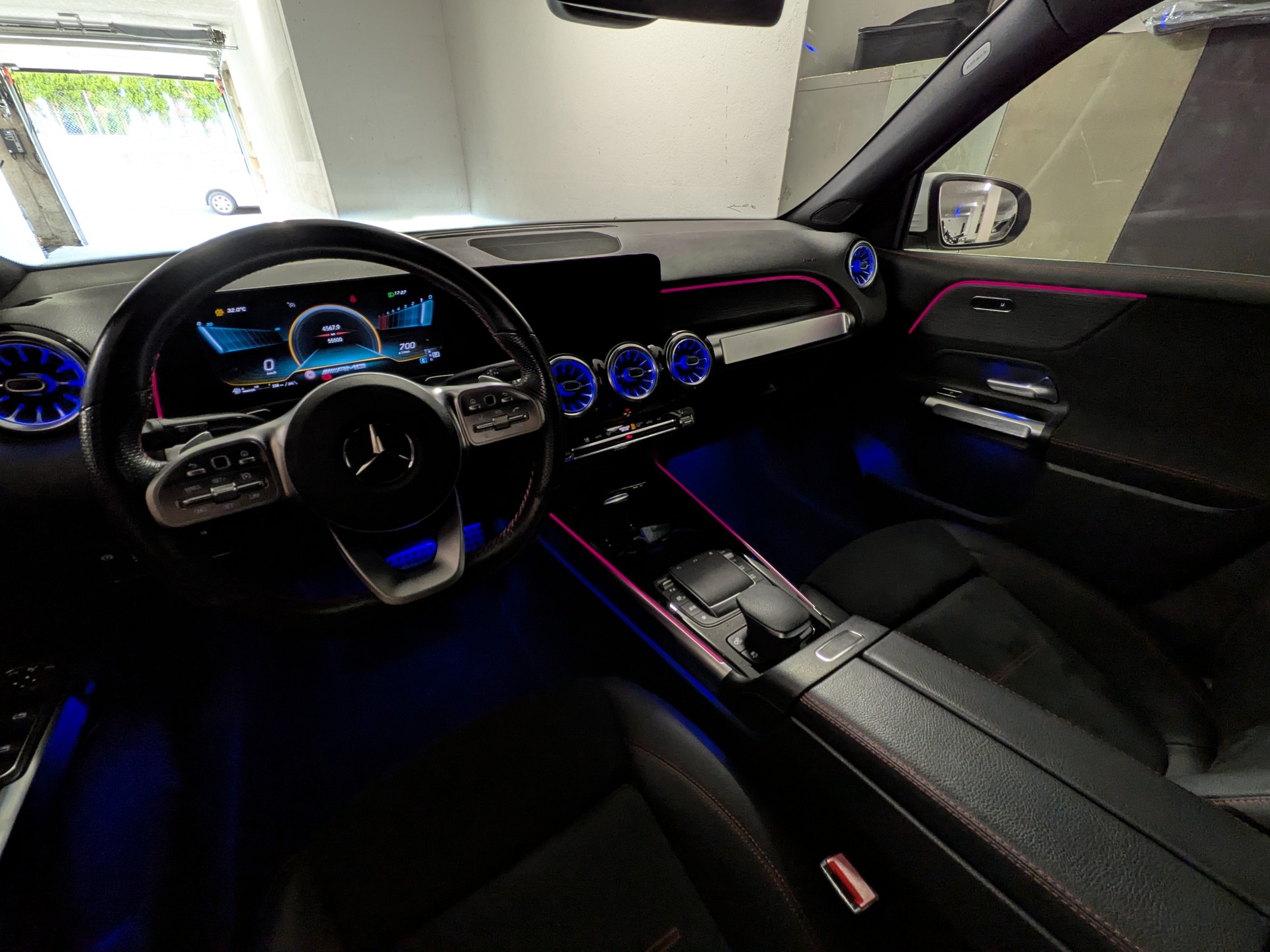 MERCEDES-BENZ GLB 35 AMG 4Matic 8G-Tronic-image-22