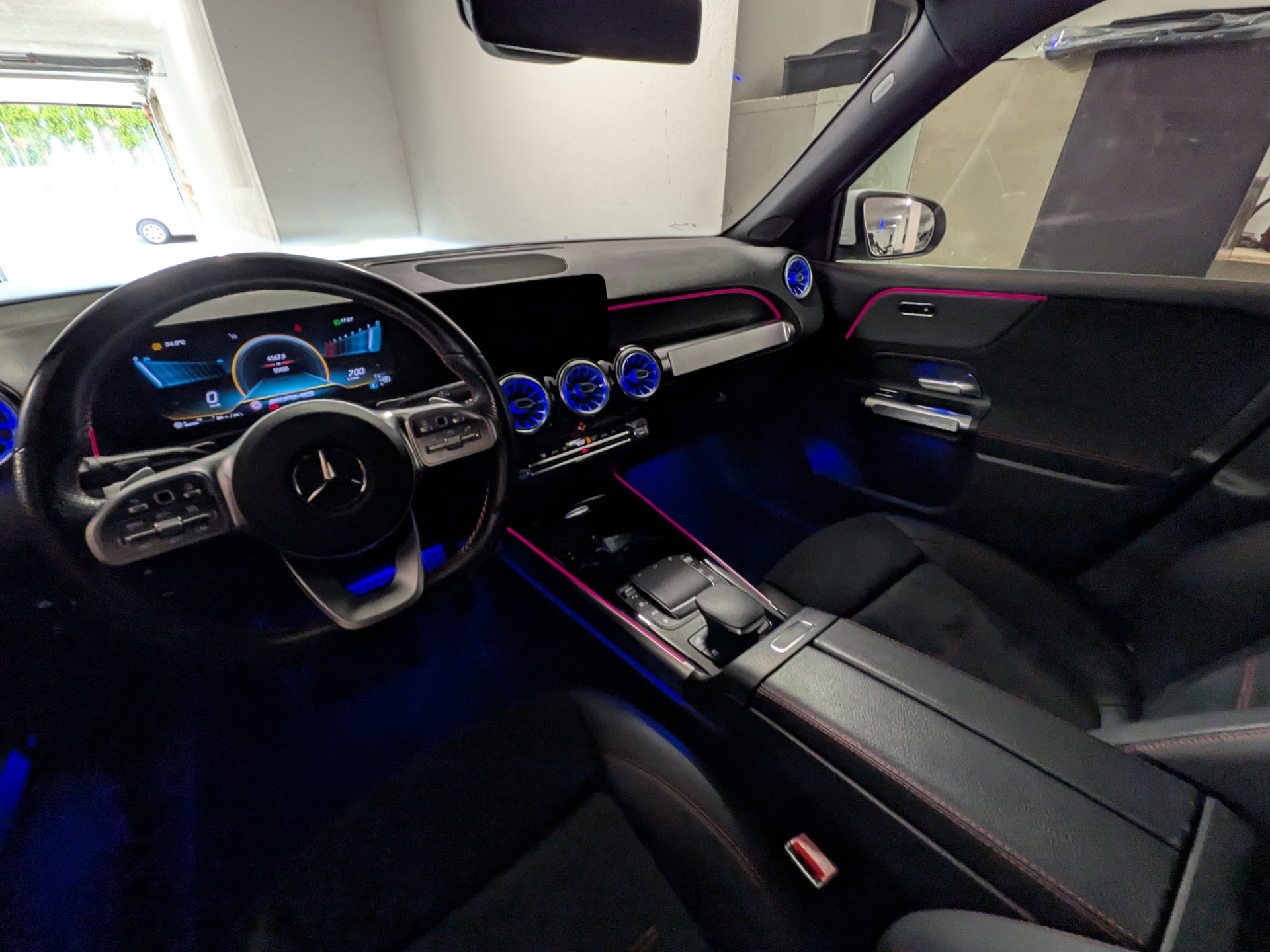 MERCEDES-BENZ GLB 35 AMG 4Matic 8G-Tronic-image-19