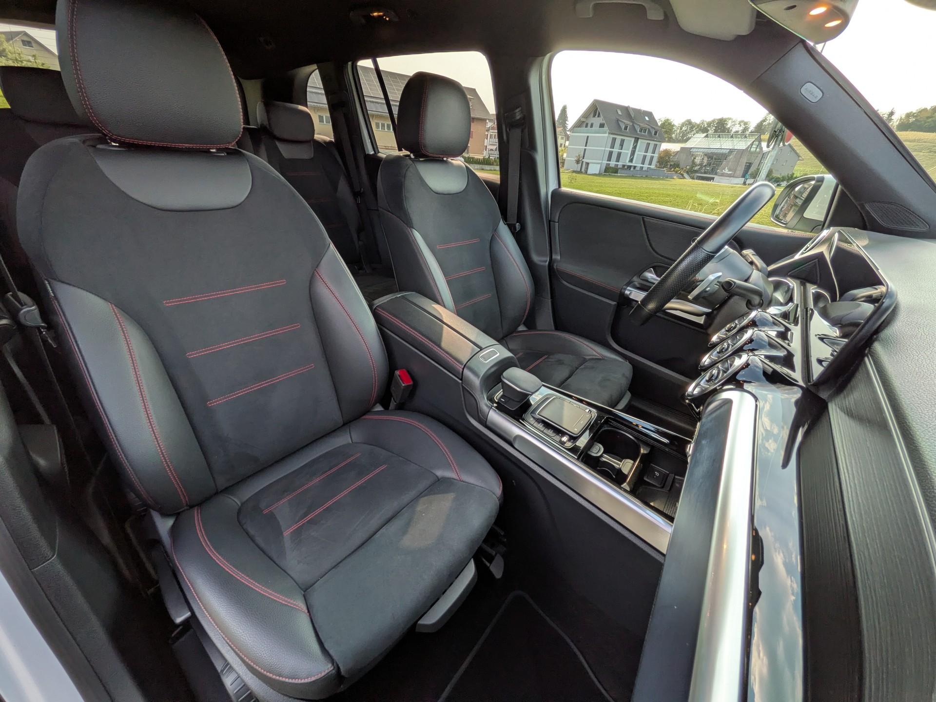 MERCEDES-BENZ GLB 35 AMG 4Matic 8G-Tronic-image-14