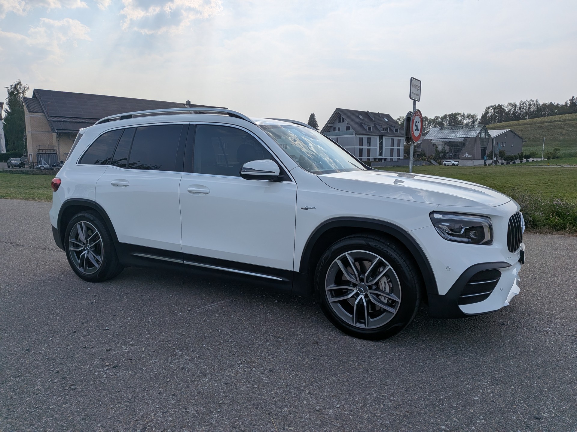 MERCEDES-BENZ GLB 35 AMG 4Matic 8G-Tronic-image-3