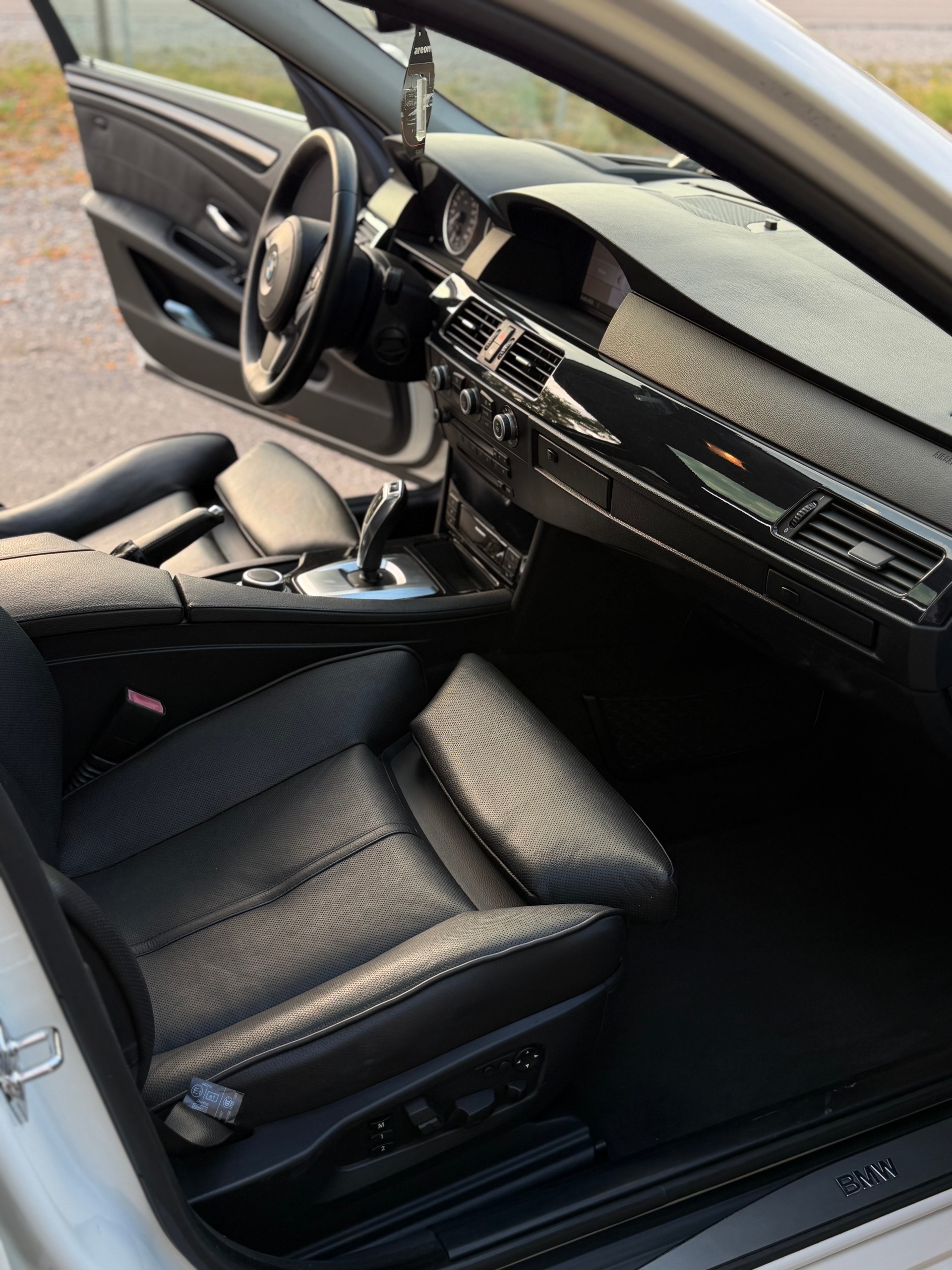 BMW 530xi-image-4