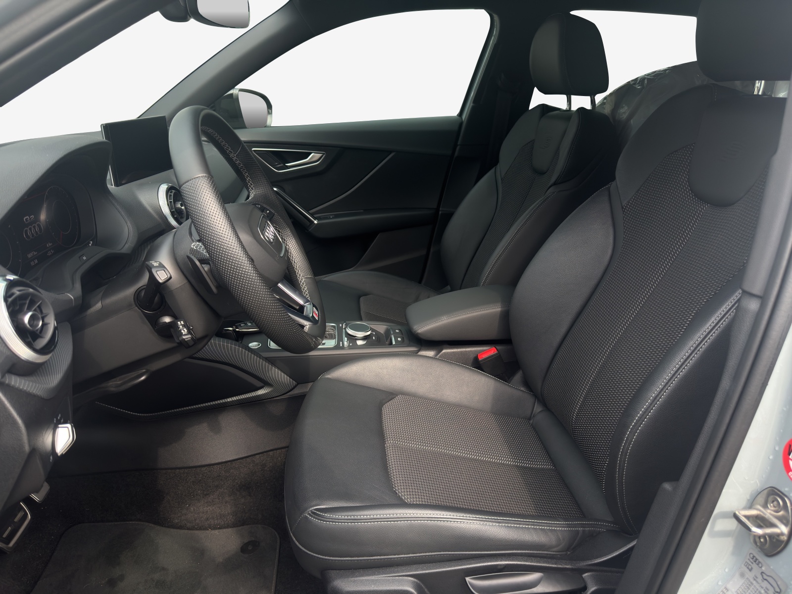 AUDI Q2 35 TFSI S line S-tronic-image-4