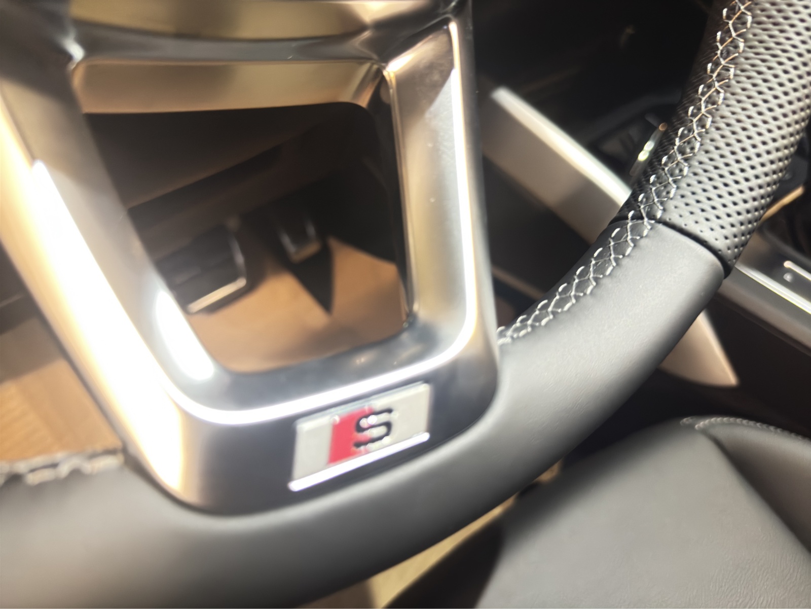 AUDI Q2 35 TFSI S line S-tronic-image-11