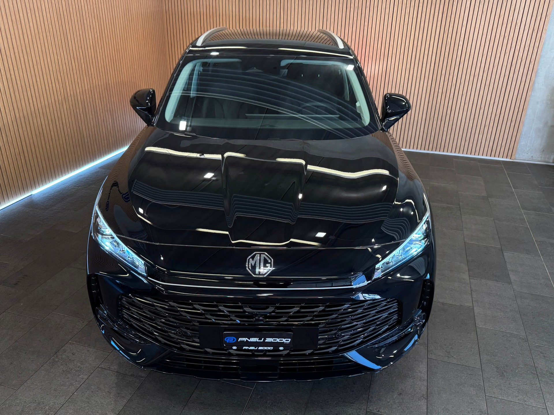 MG HS 1.5 T PHEV Luxury-showroom-element-2