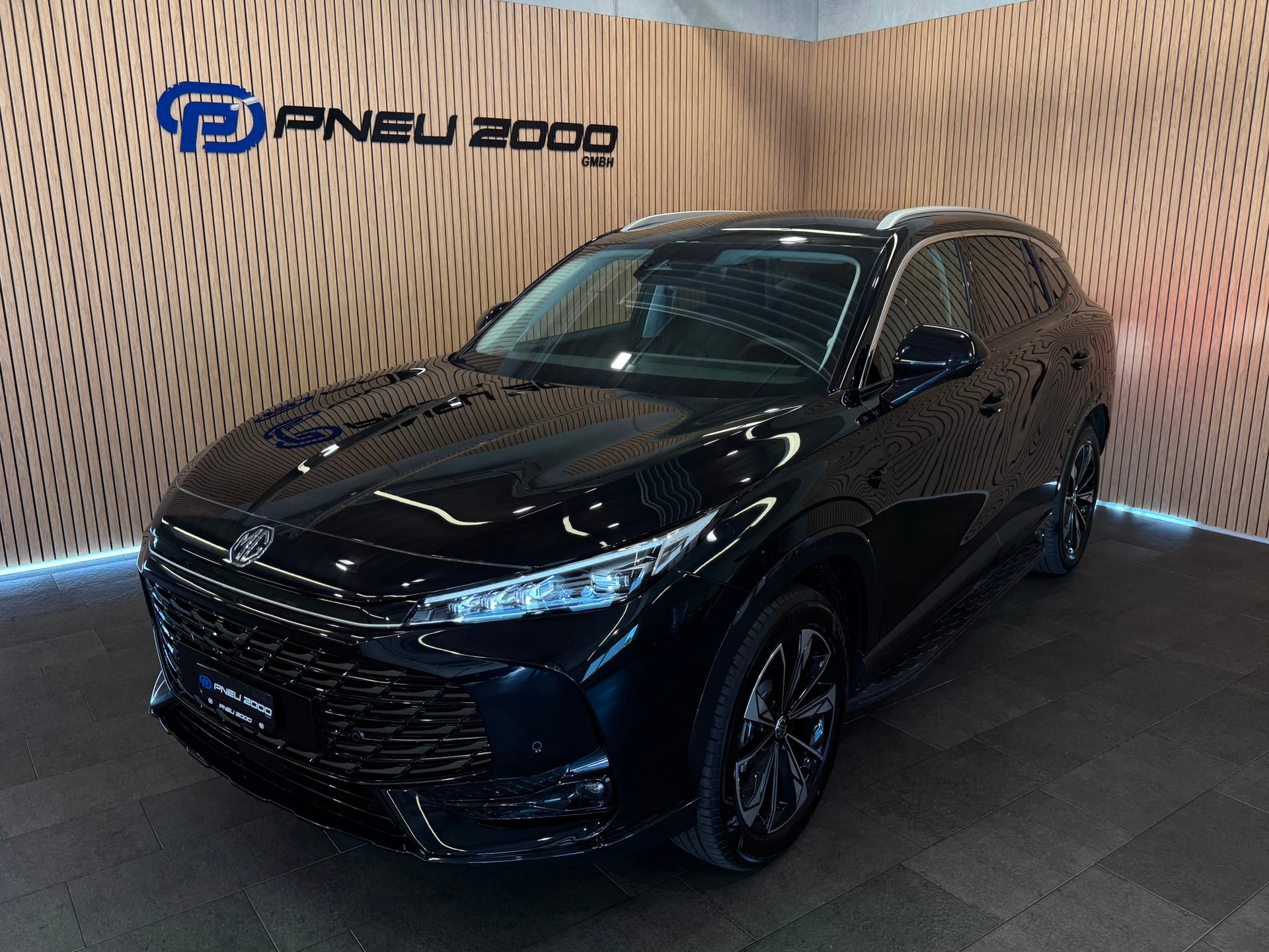 MG HS 1.5 T PHEV Luxury-showroom-element-1