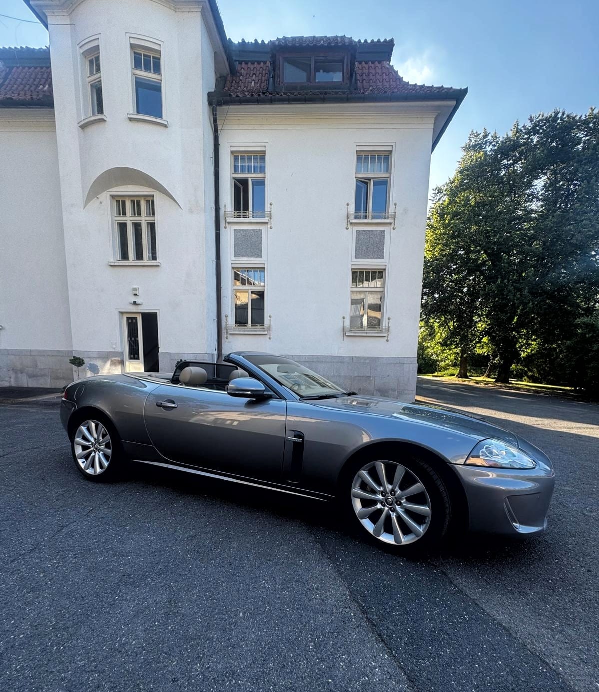 JAGUAR 5.0 V8 Portfolio-image-1