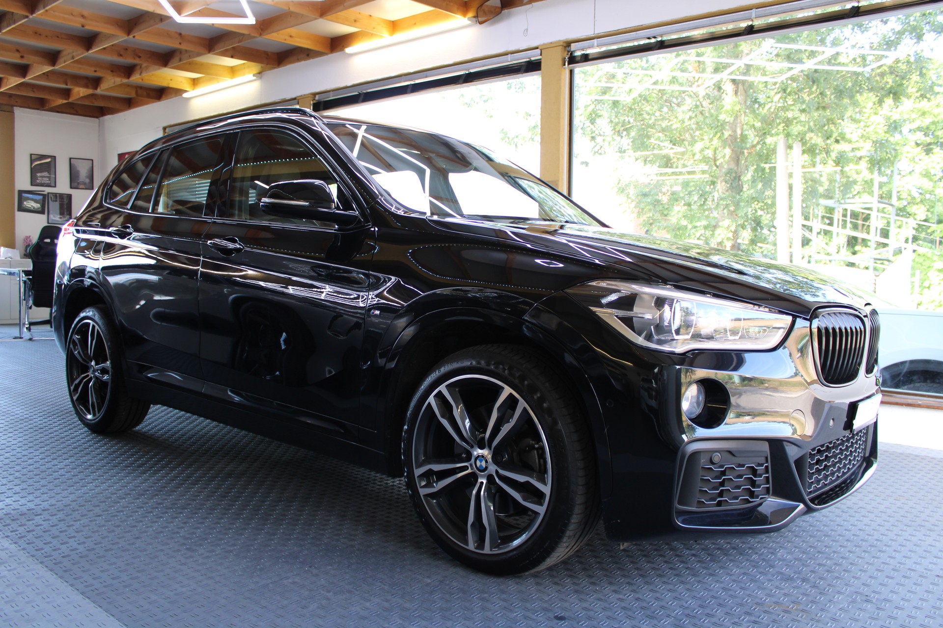 BMW X1 xDrive 25d M Sport Steptronic 24MT. Garantie & **CH**-image-3