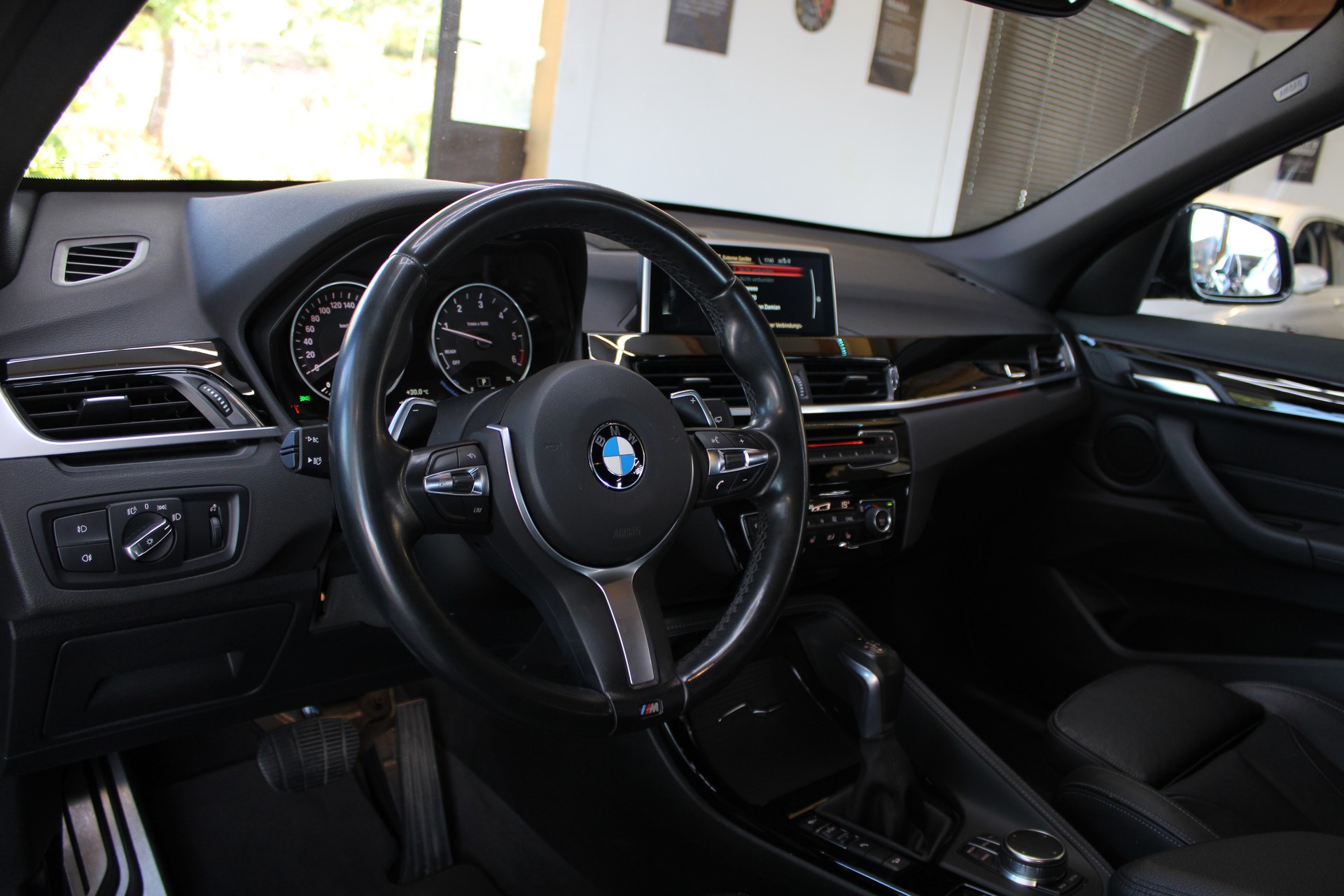 BMW X1 xDrive 25d M Sport Steptronic 24MT. Garantie & **CH**-image-9