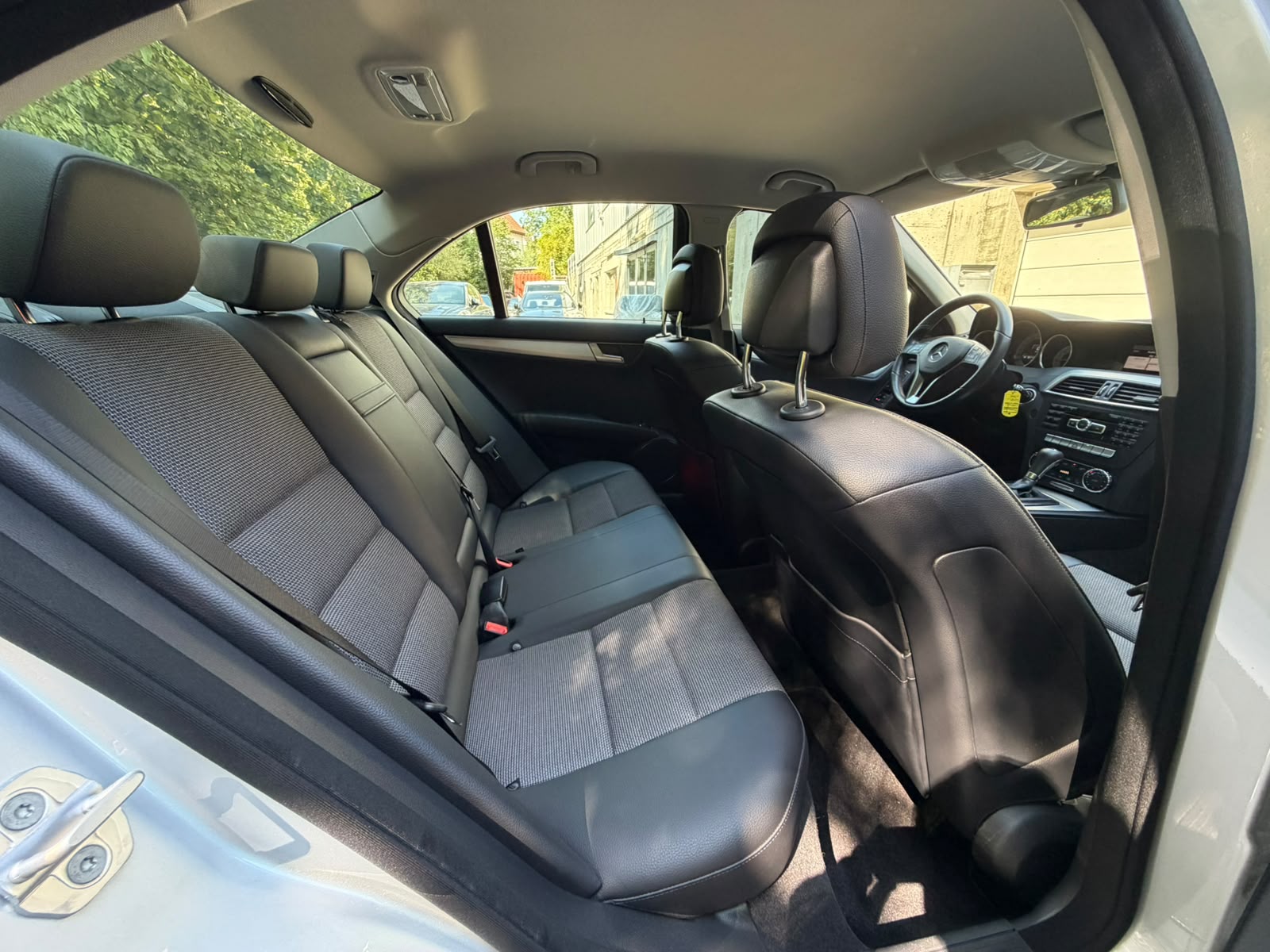 MERCEDES-BENZ C 220 CDI Avantgarde 7G-Tronic-image-12