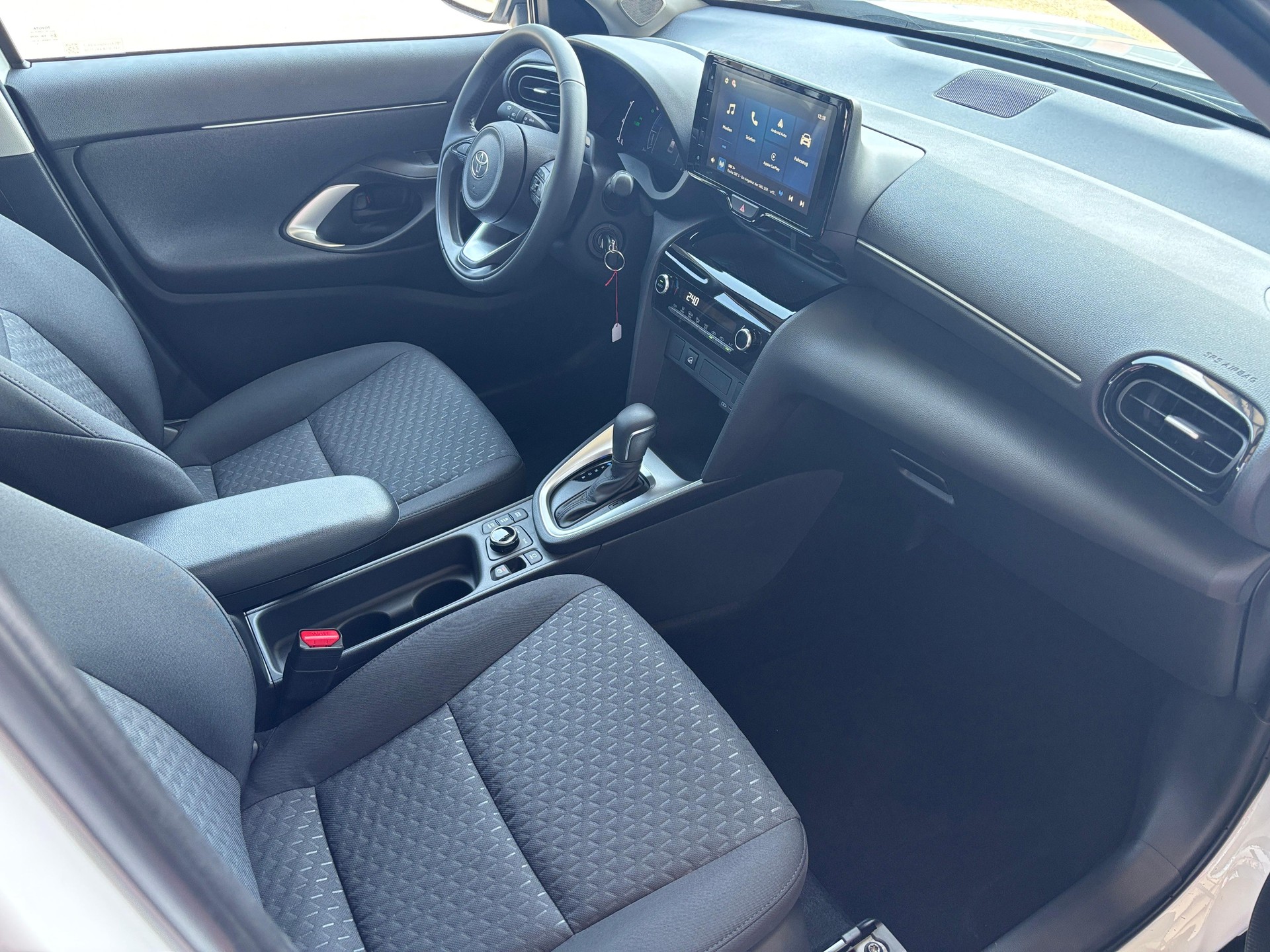 TOYOTA Yaris Cross 1.5 HSD Comfort AWD-i-image-15