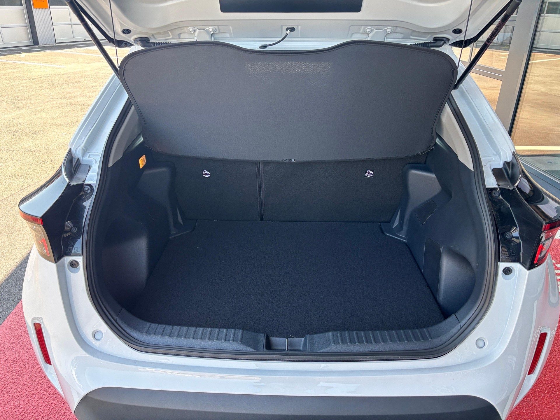 TOYOTA Yaris Cross 1.5 HSD Comfort AWD-i-image-14