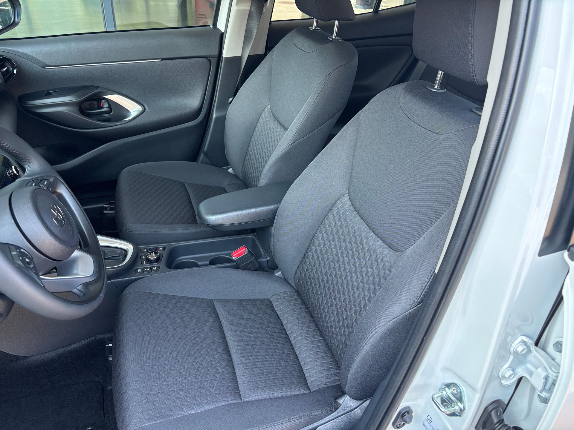 TOYOTA Yaris Cross 1.5 HSD Comfort AWD-i-image-11