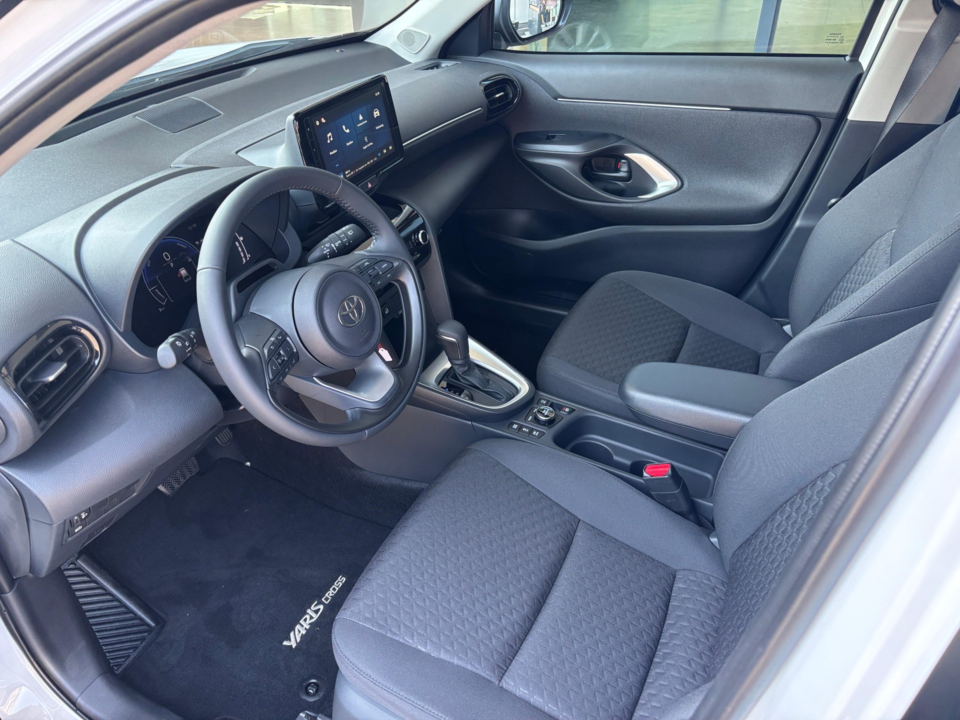 TOYOTA Yaris Cross 1.5 HSD Comfort AWD-i-image-8