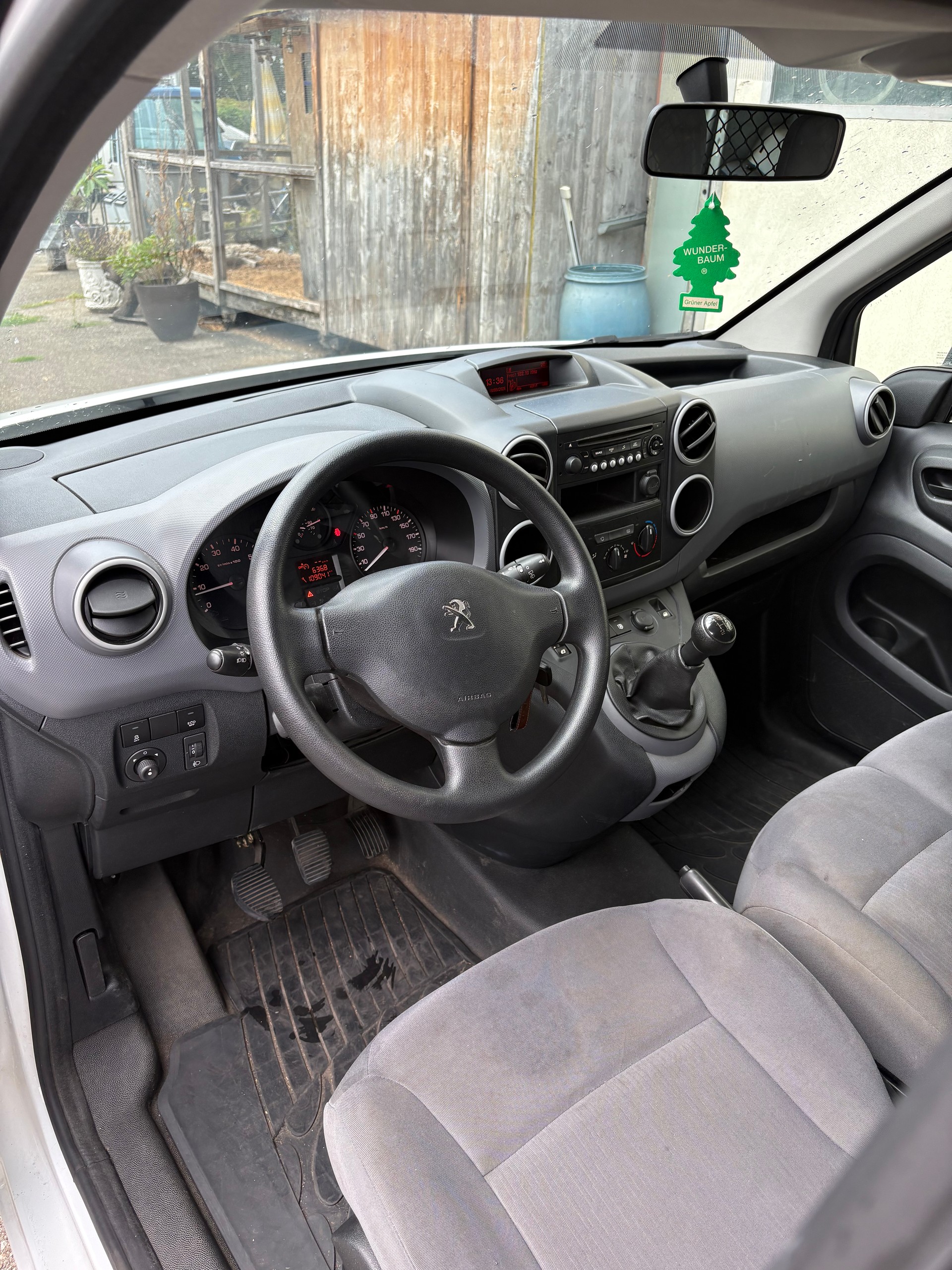 PEUGEOT Partner 1.6BlueHDI Allure-image-7