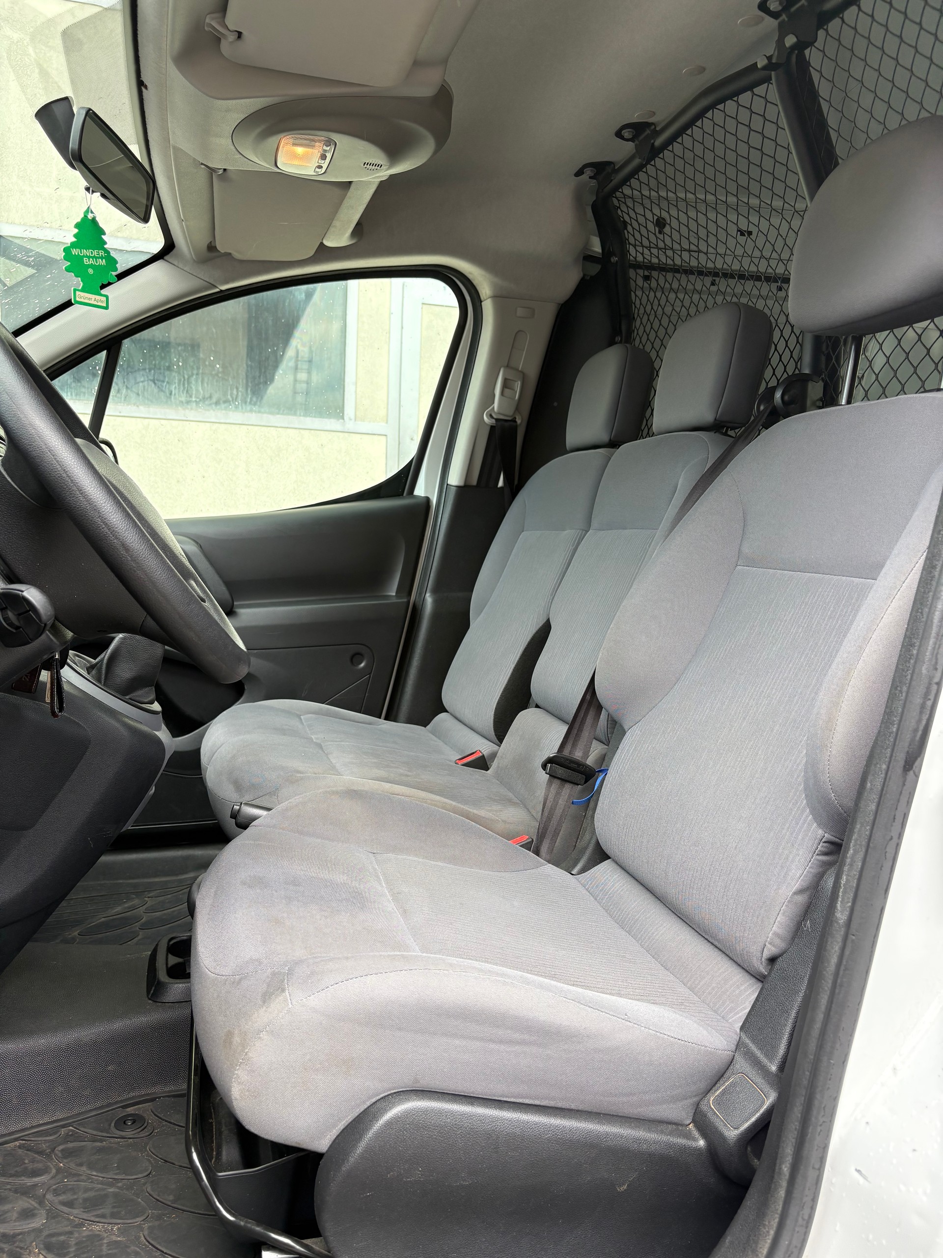 PEUGEOT Partner 1.6BlueHDI Allure-image-6