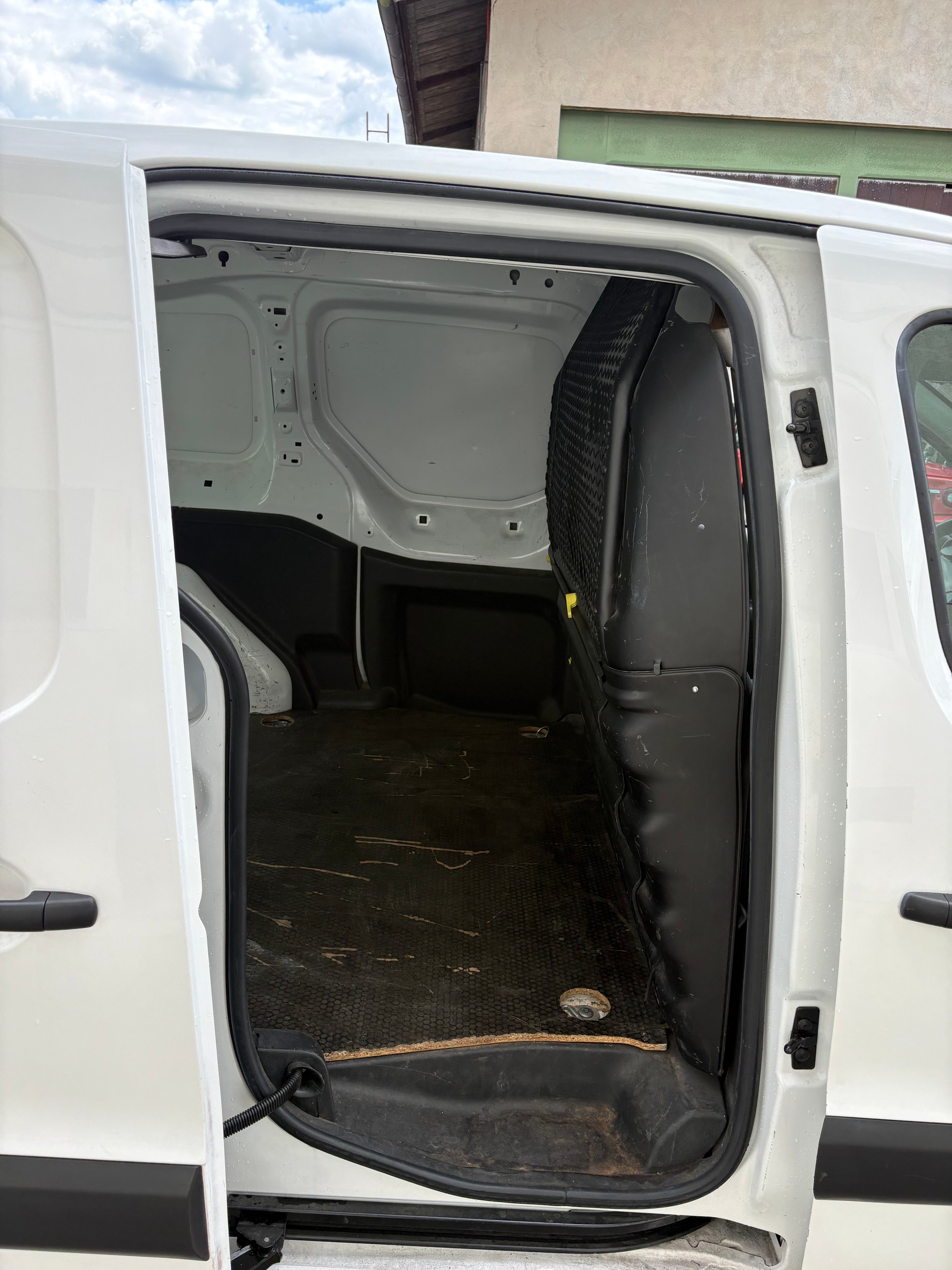 PEUGEOT Partner 1.6BlueHDI Allure-image-10