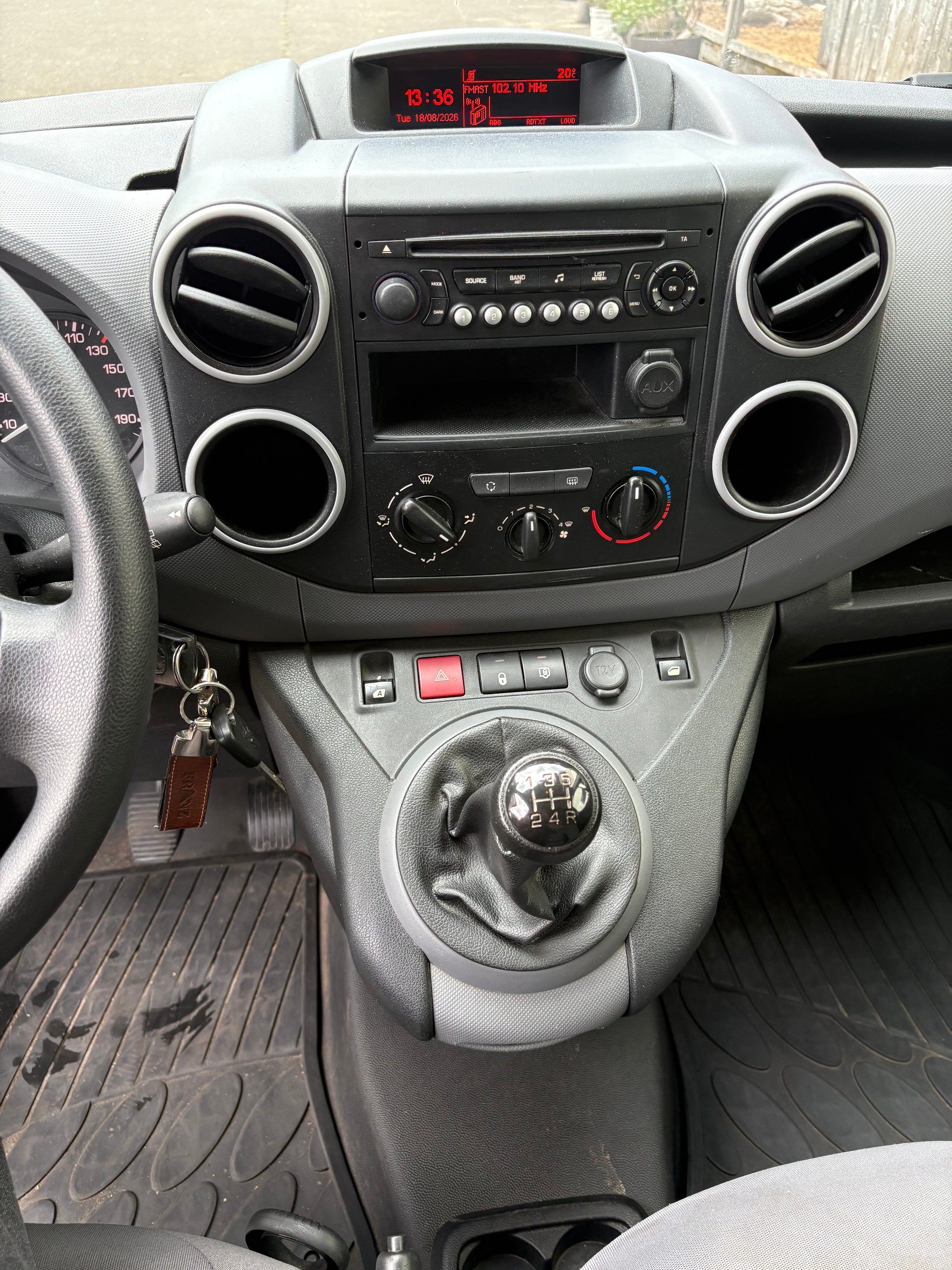 PEUGEOT Partner 1.6BlueHDI Allure-image-9