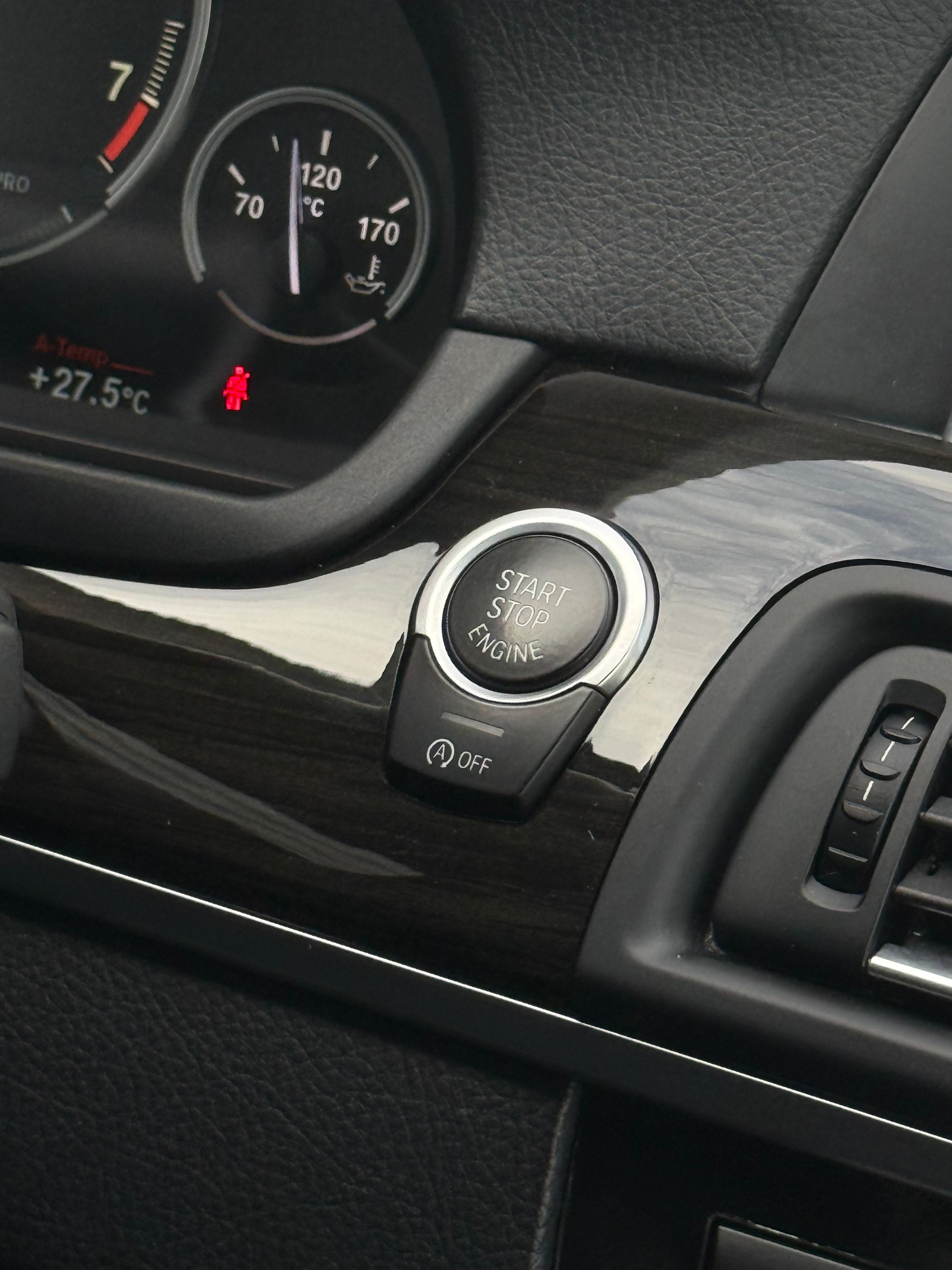 BMW 535i Touring xDrive Luxury Line Steptronic-image-16