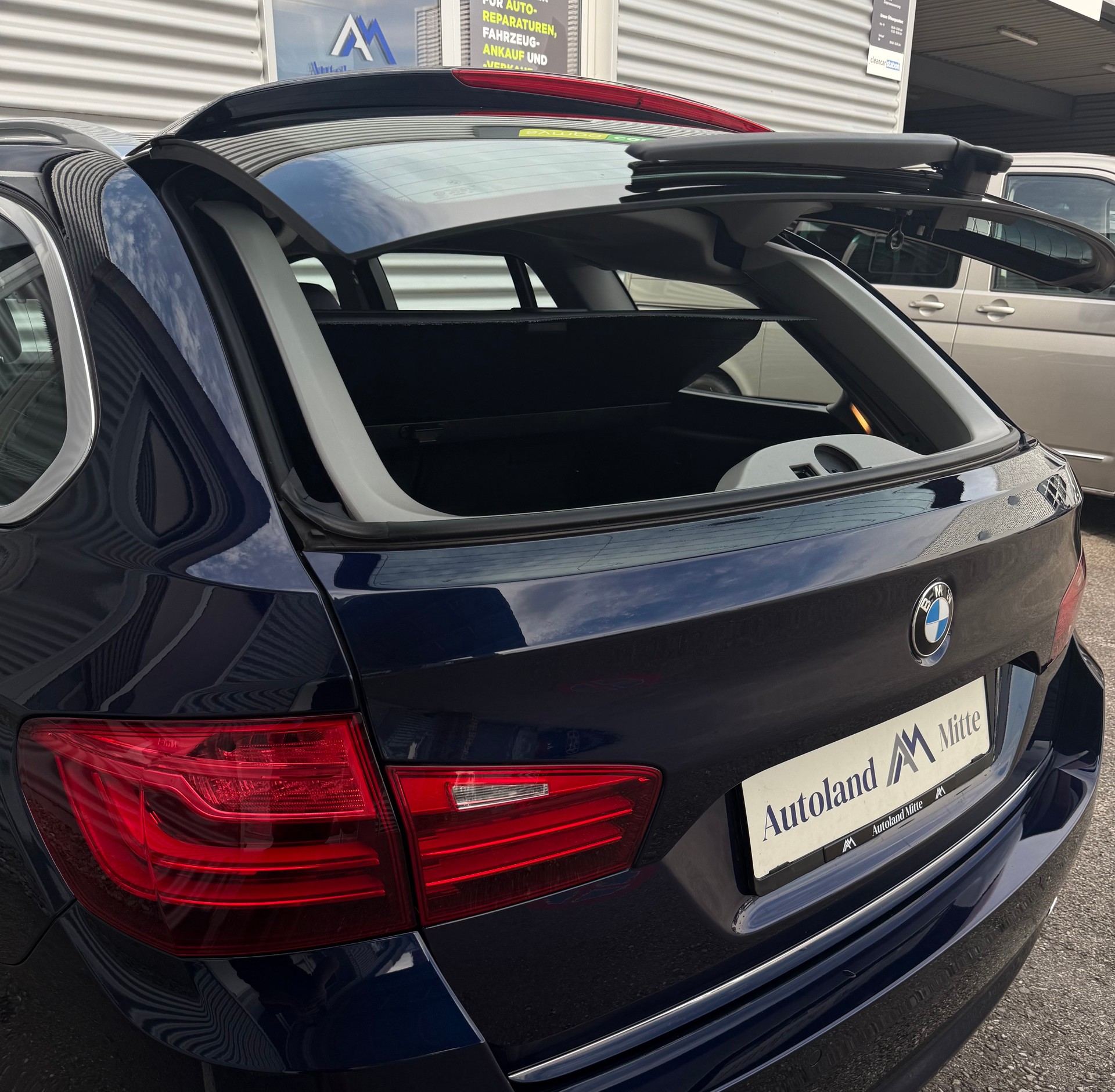 BMW 535i Touring xDrive Luxury Line Steptronic-image-20